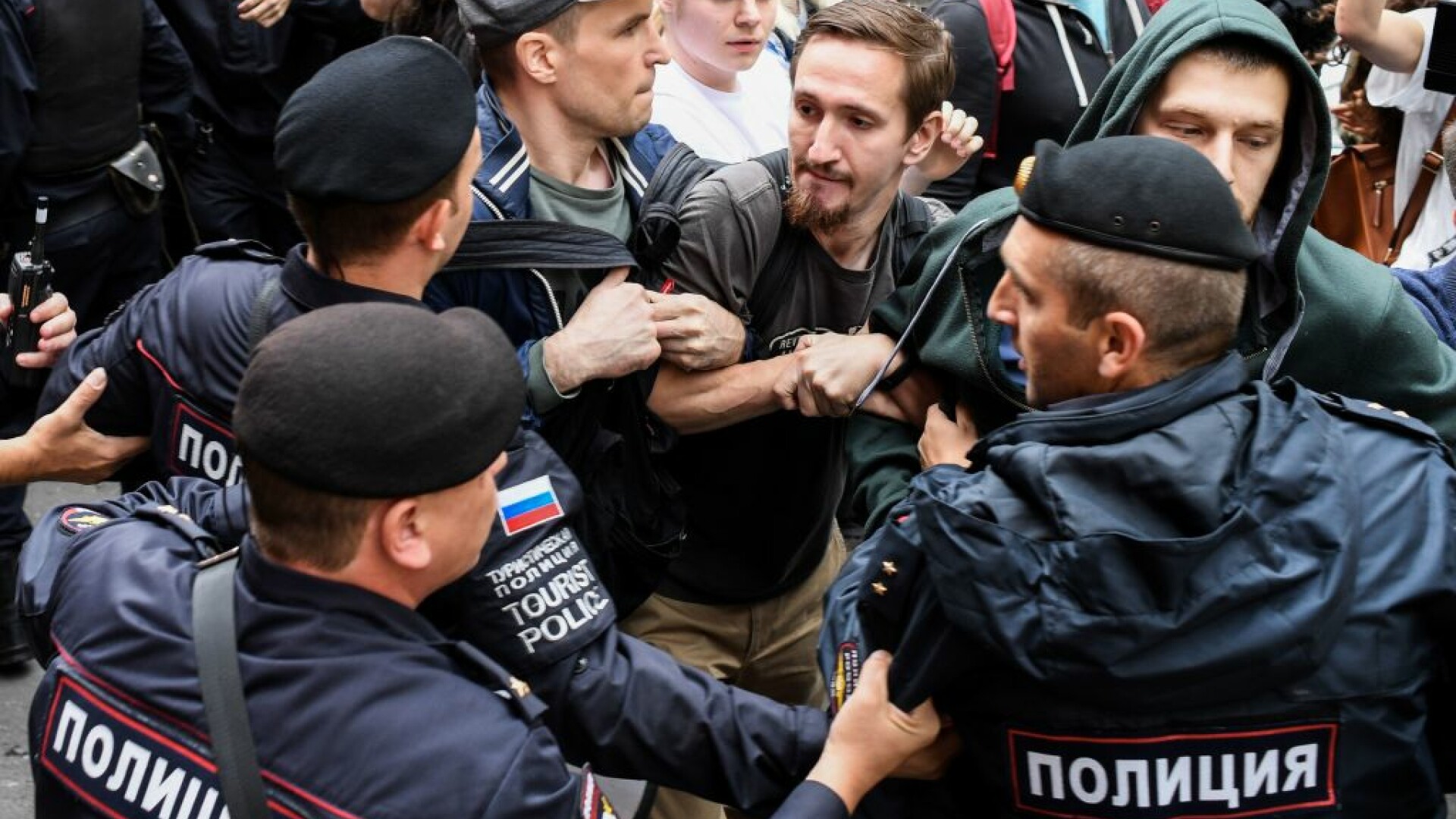 Protestatari arestaţi la Moscova, pentru că au cerut alegeri corecte
