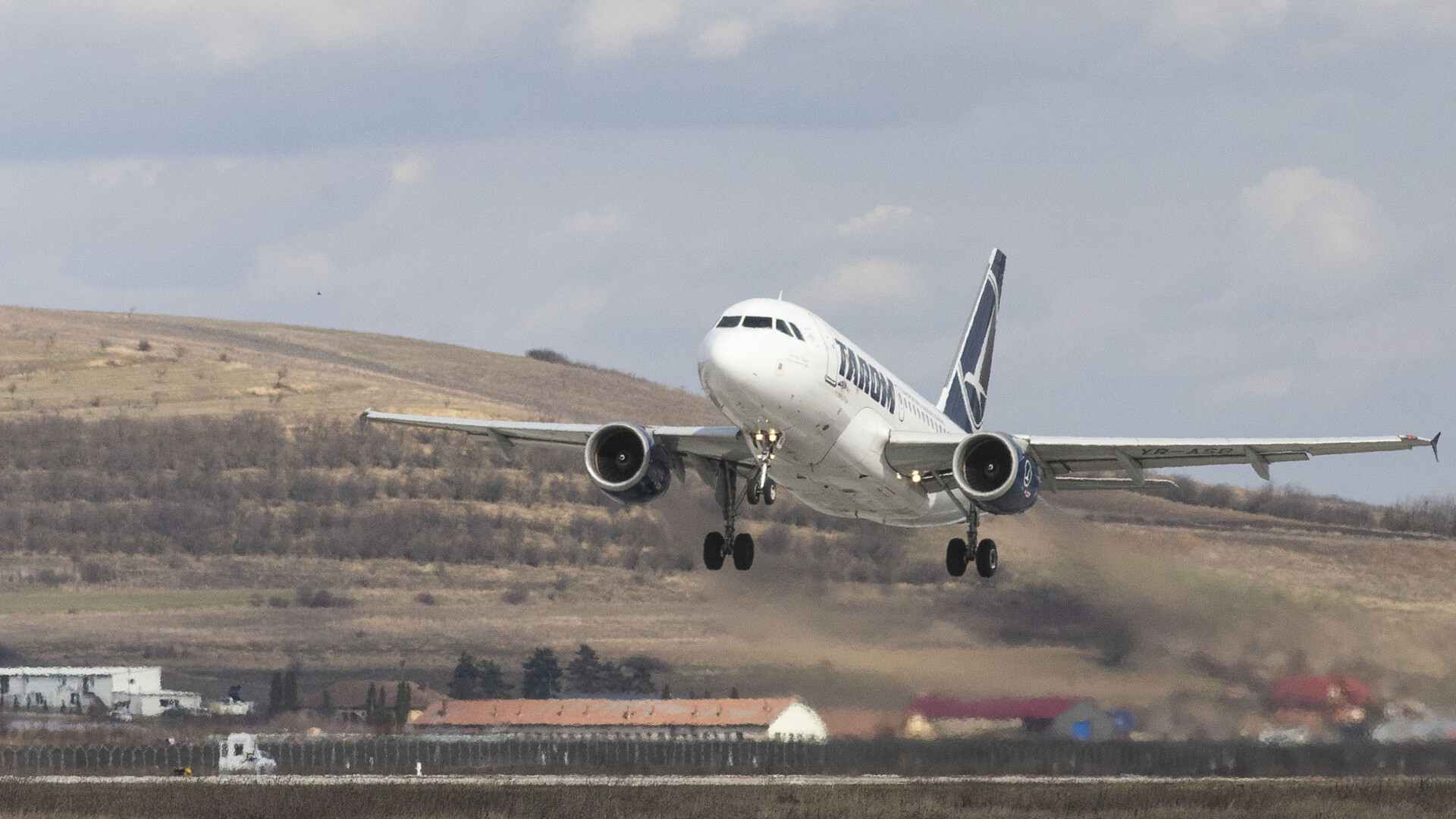 Tarom operează, din 24 iulie, zboruri directe Iaşi-Constanţa şi retur. Cât durează un drum