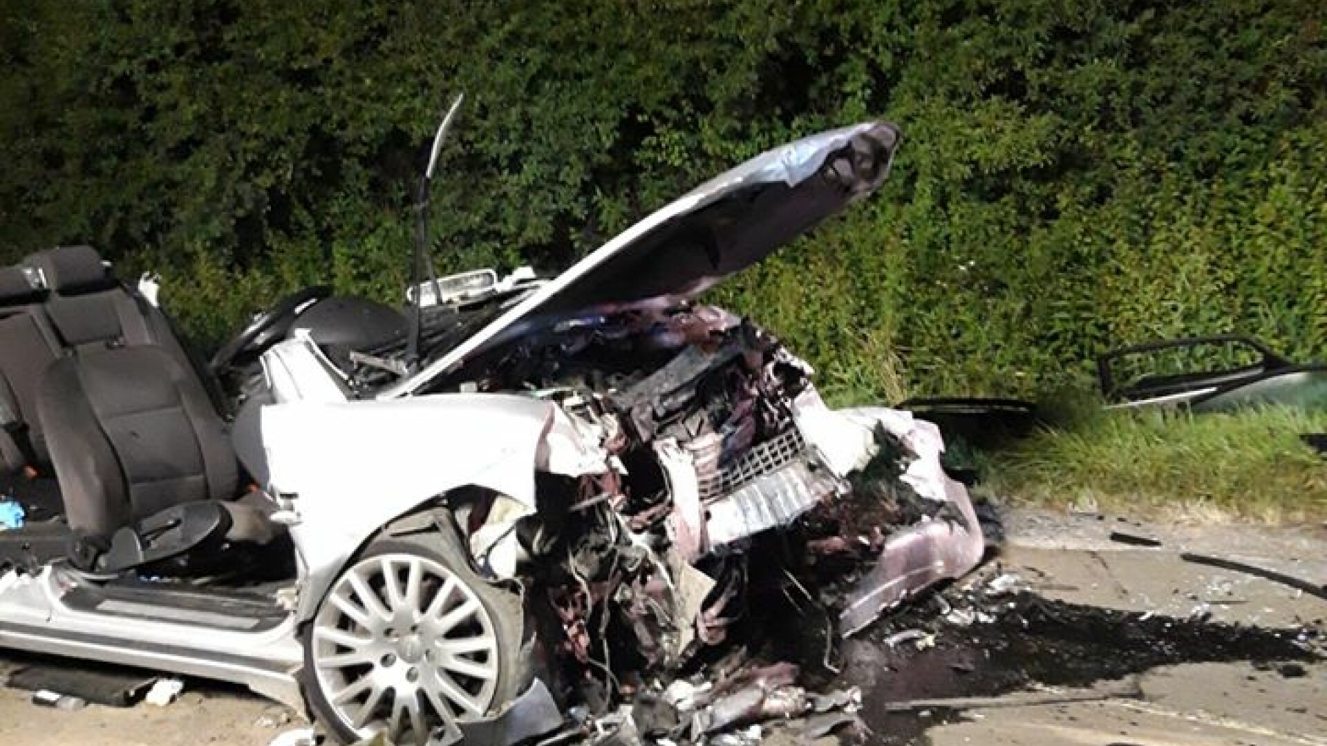Așa arată după un accident o mașină cu volan pe dreapta. În 24 din 25 de cazuri e vina șoferului