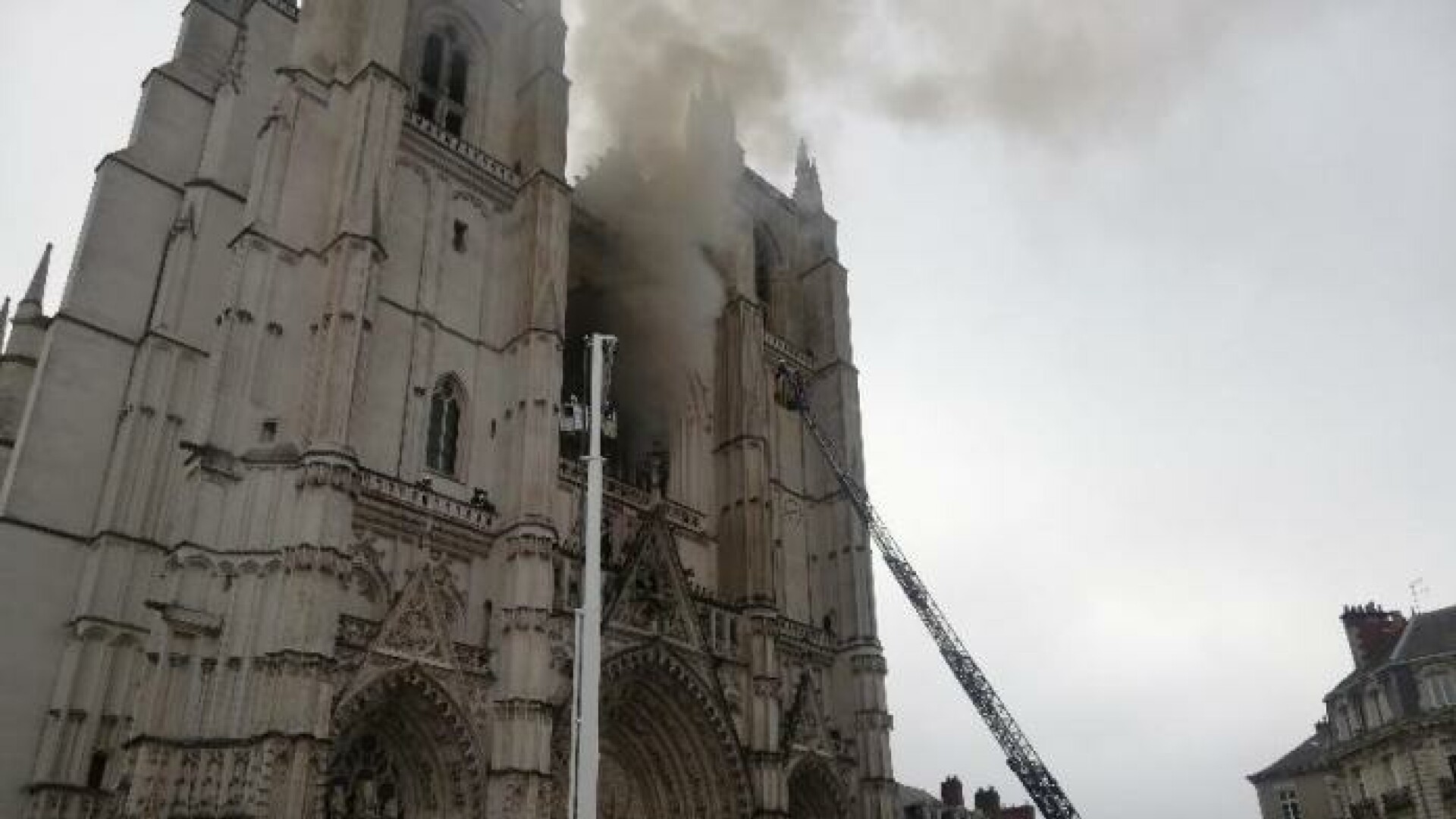 incendiu catedrala nantes
