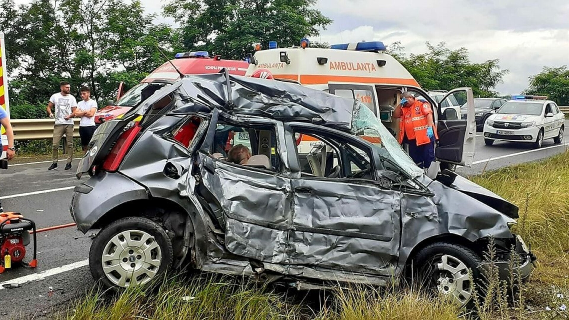 Accident cumplit în Arad. Doi bărbați au murit și două fete au fost rănite