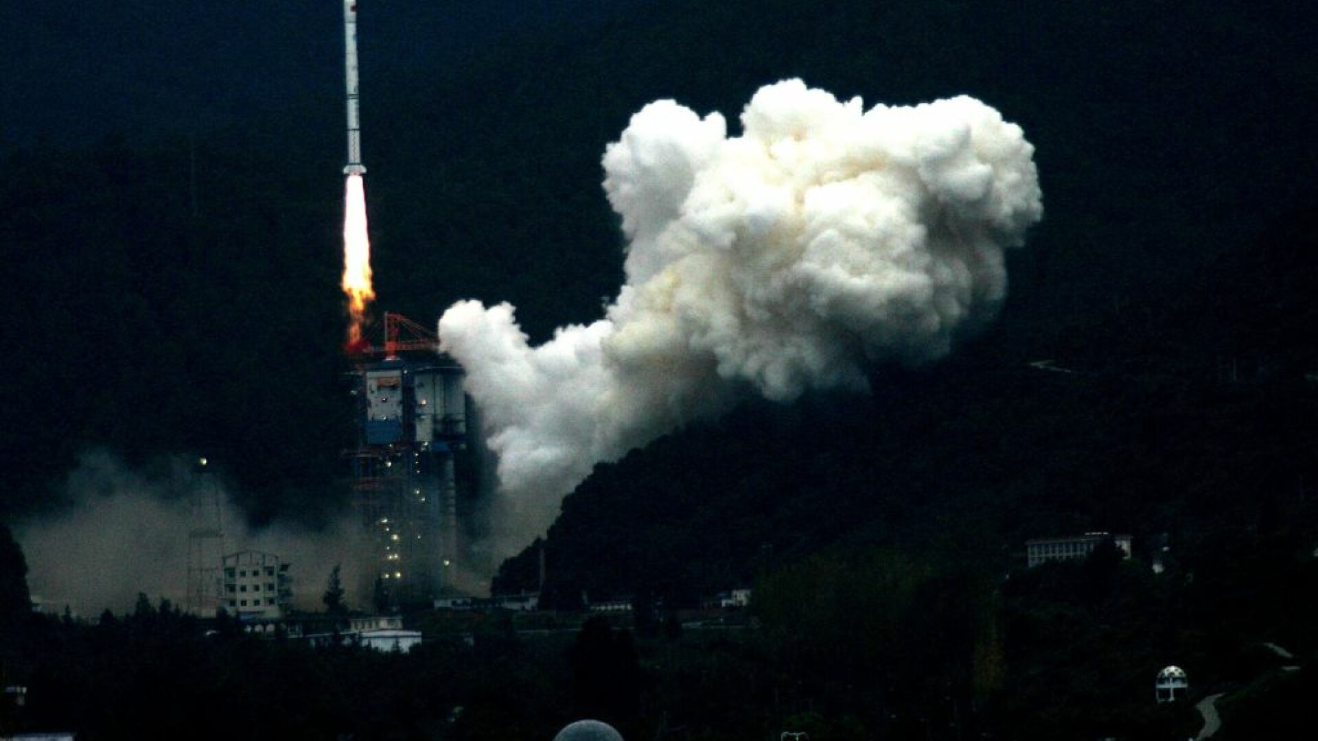 Rusia și China vor să construiască împreună o bază pe Lună