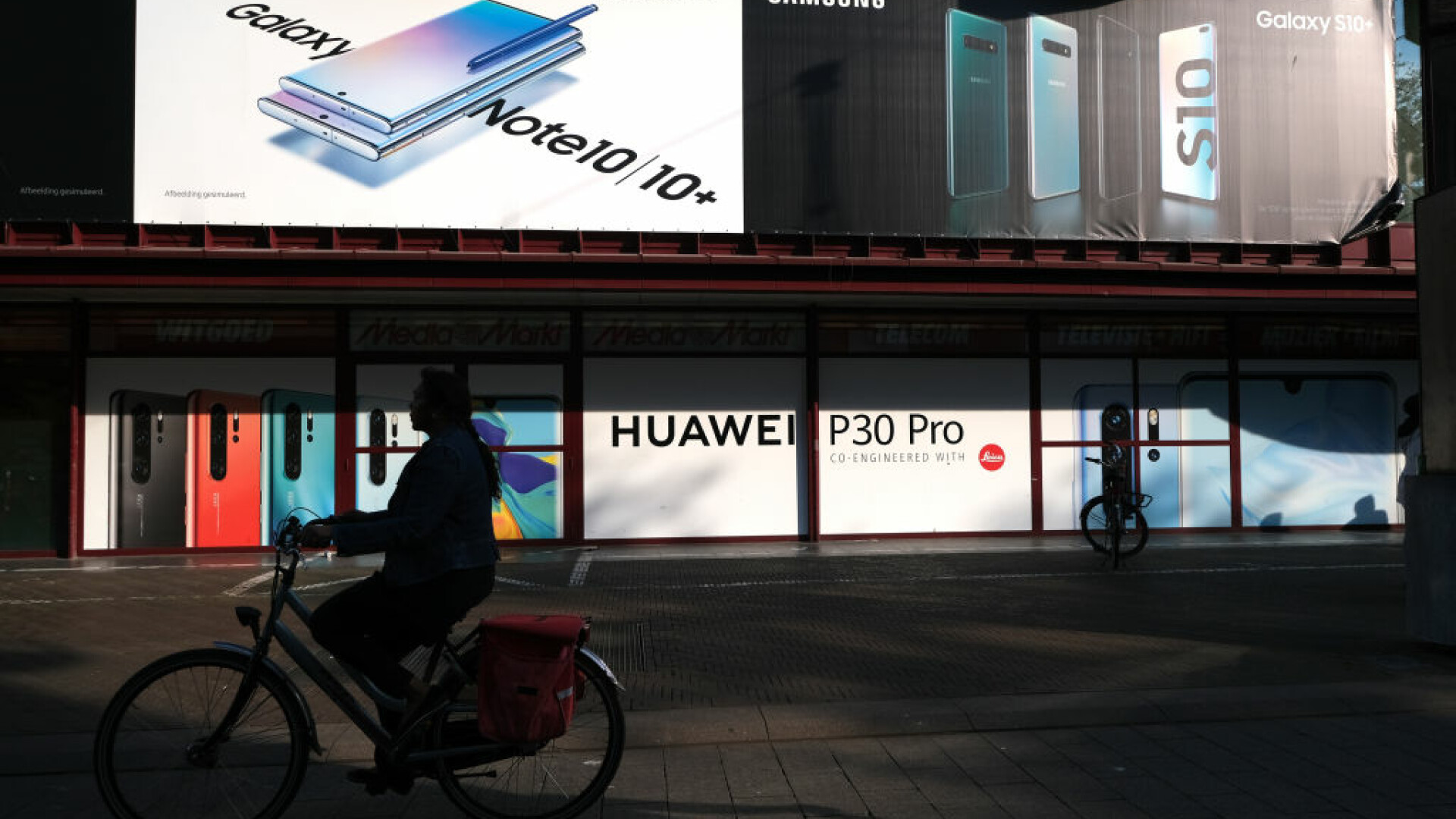 Huawei a depășit Samsung la vânzări și a devenit noul lider global pe piața telefoanelor inteligente