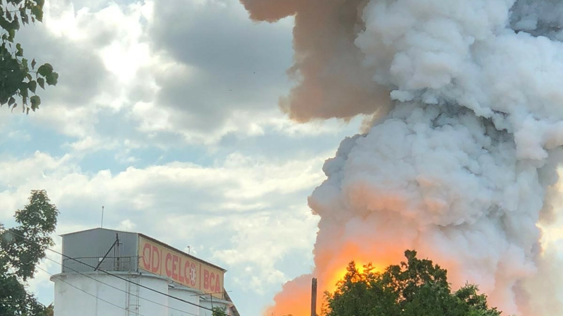 Foto Video Incendiu Puternic S Mb T La Un Depozit De Aluminiu Al