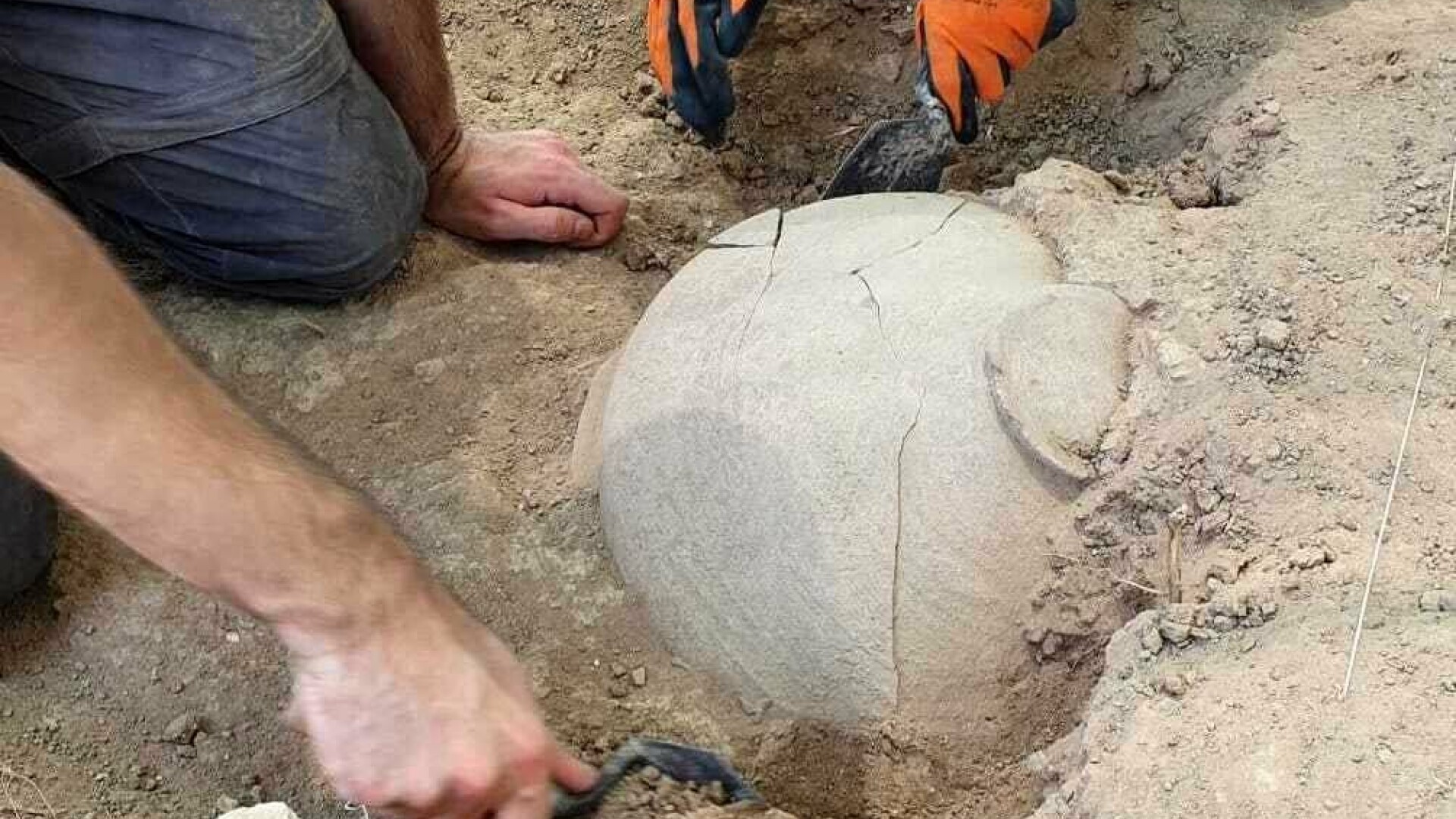 Un ulcior cu inscripţii biblice, vechi de 3.100 de ani, a fost descoperit în Israel - 2