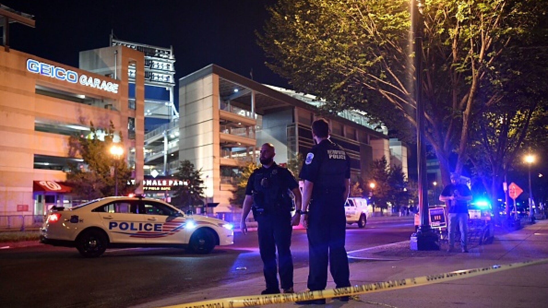 Incident armat în exteriorul unui stadion din Washington. Patru persoane au fost rănite