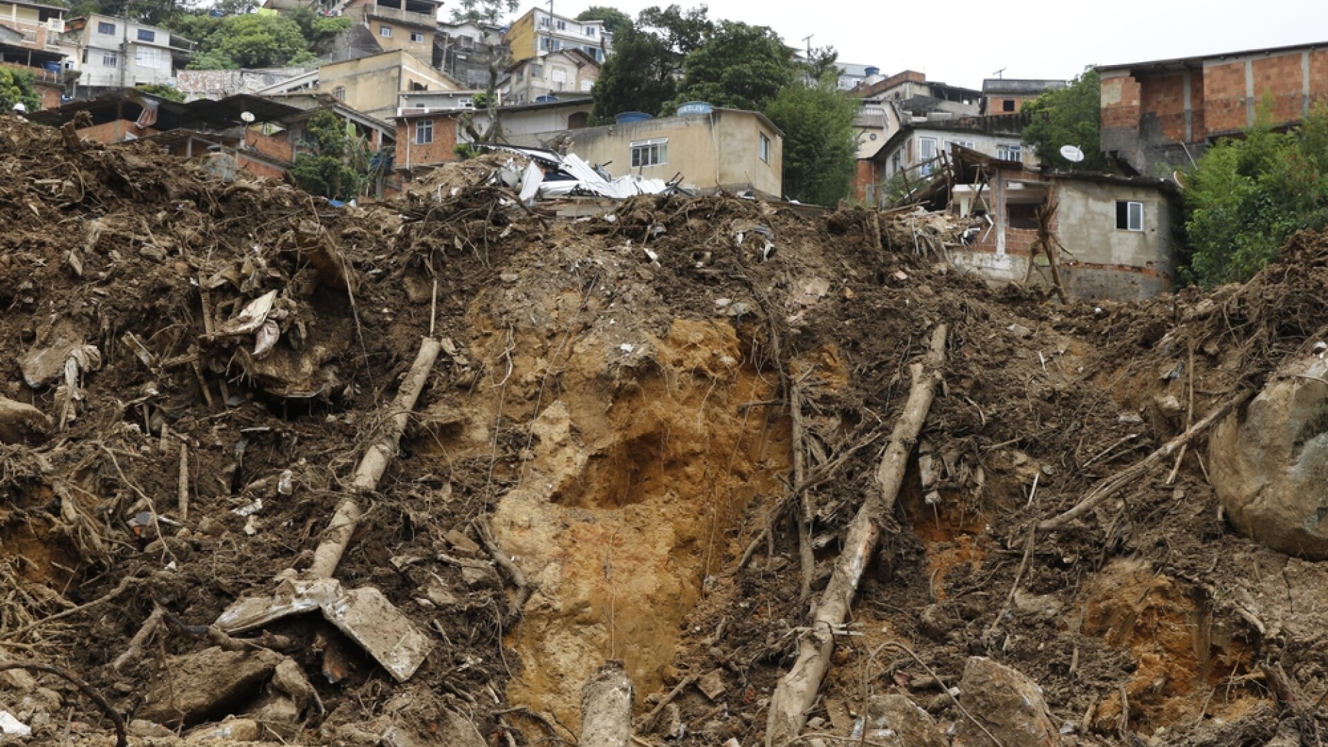 Opt elevi dispăruți după o alunecare de teren, în Columbia. Școala lor s-a scufundat, pur și simplu