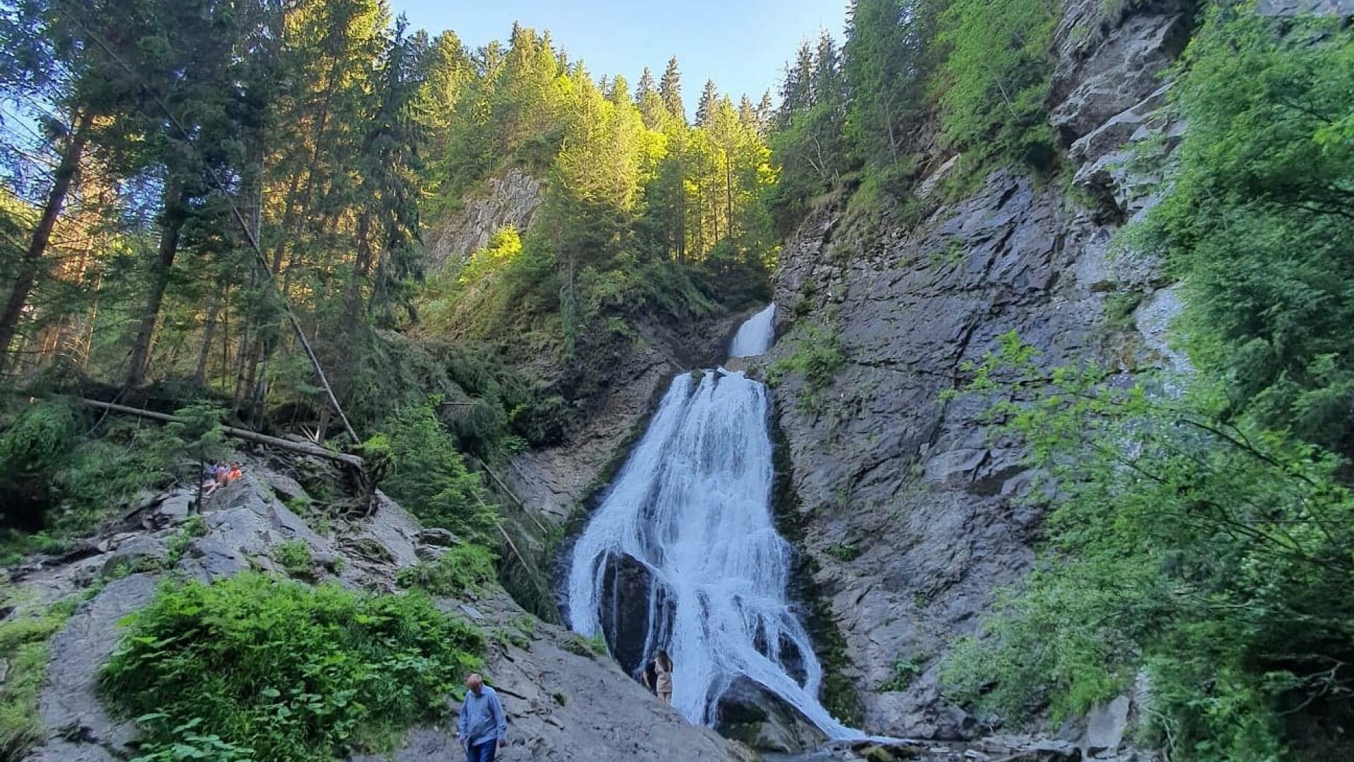 Accesul la cascada Vălu Miresei a fost redeschis. Este unul dintre cele mai vizitate locuri din Cluj