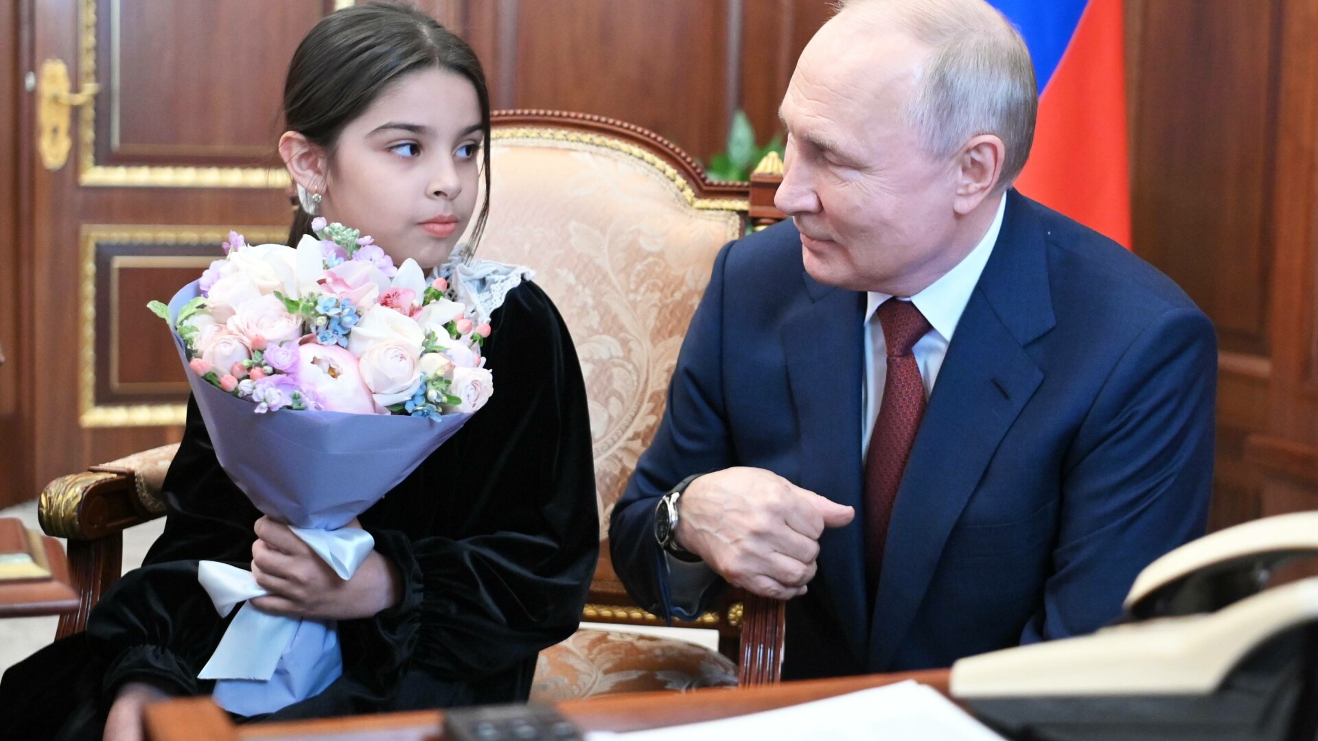Vladimir Putin si Raisat Akipova