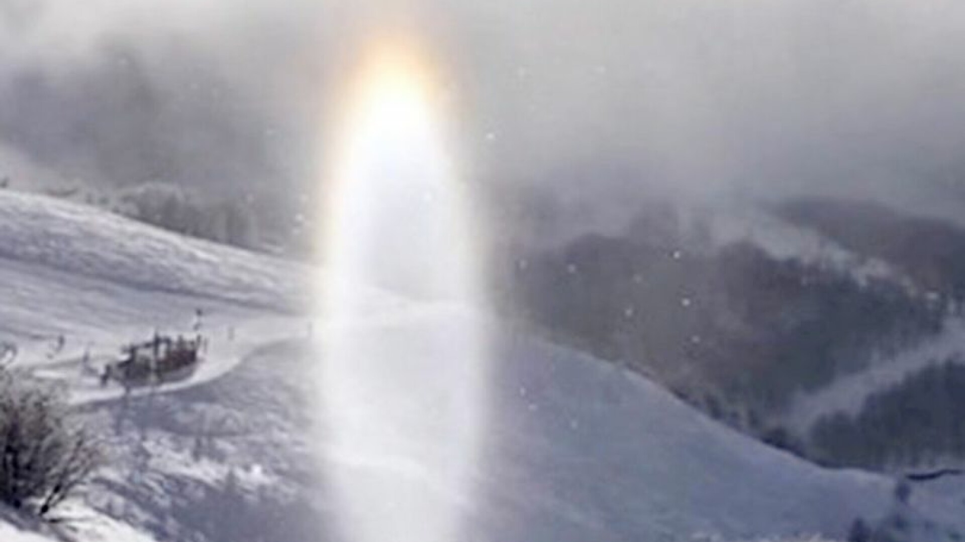 „Portalul către o altă dimensiune”, surprins de un fotograf într-o stațiune de schi. Fenomenul straniu are o explicație