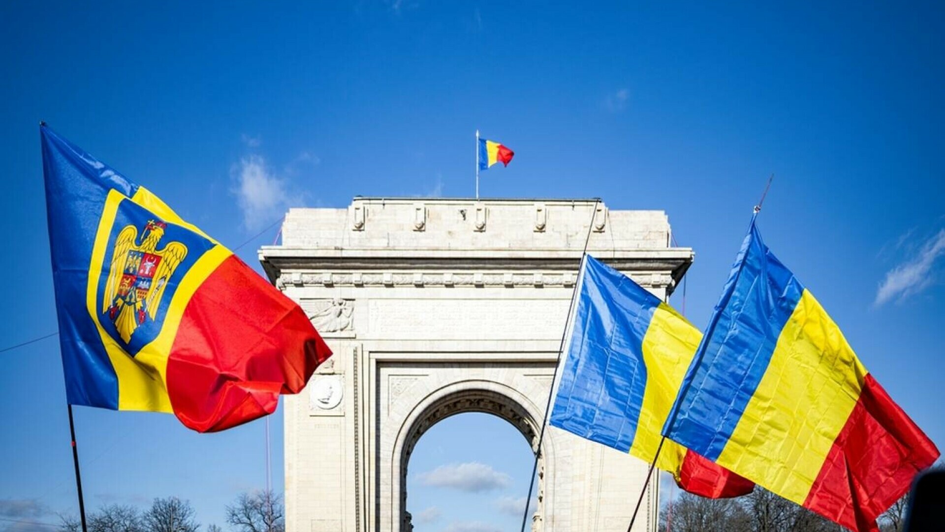 Romania, steag, steaguri, Arcul de Triumf