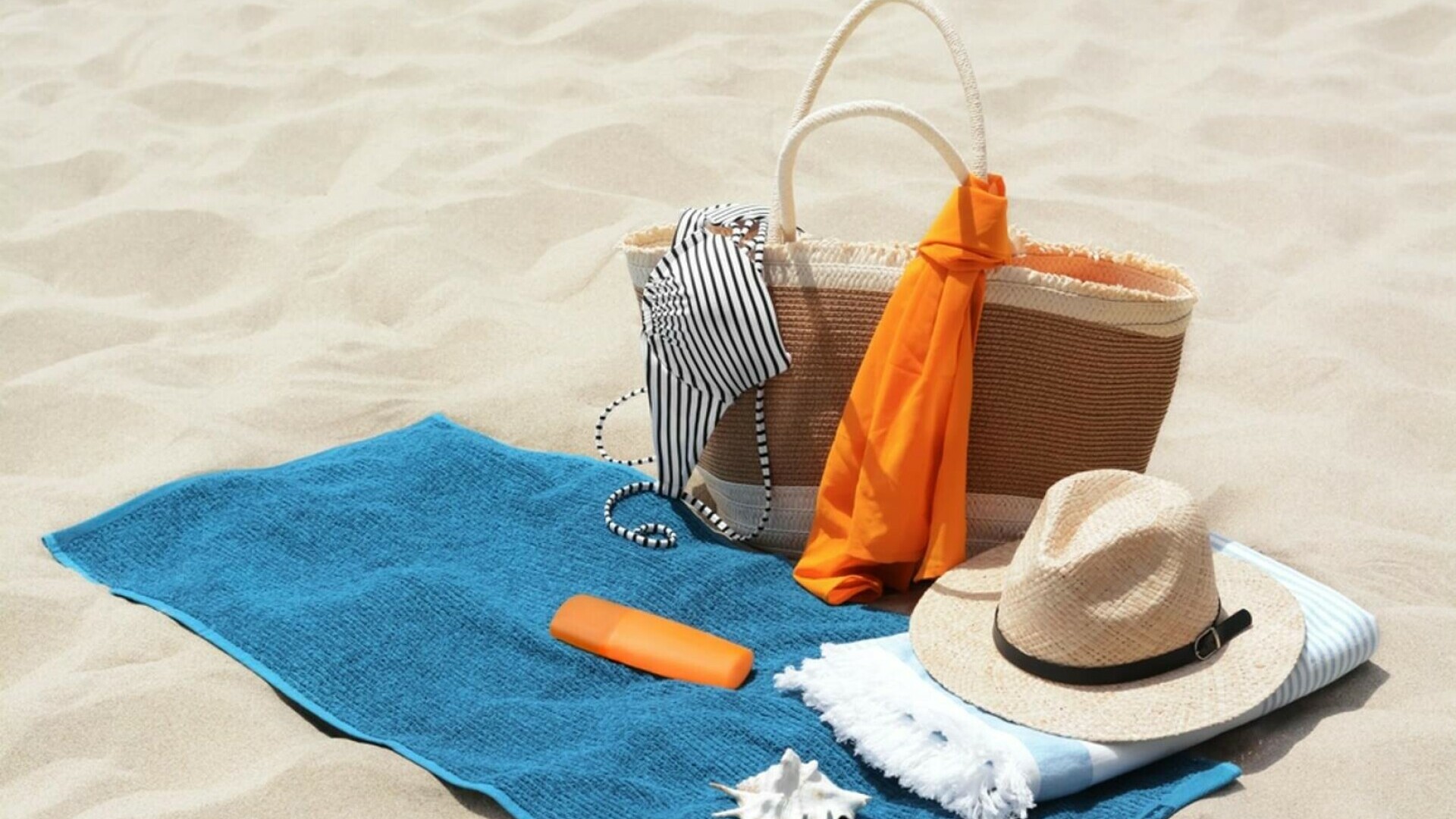 Ce nu trebuie să lipsească din bagajul de vacanță în plin sezon estival. Lista medicului Adina Alberts