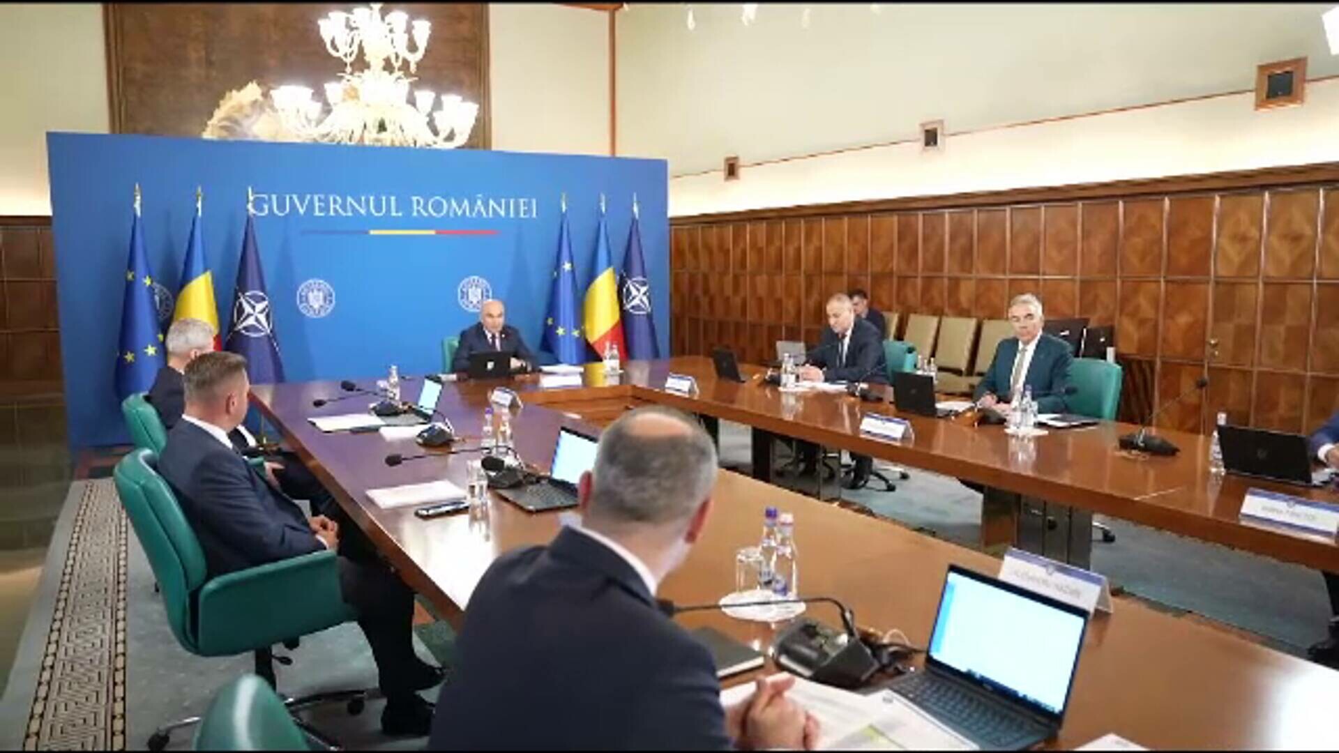 „Cură de slăbire” la stat. După tăierea sporului pentru condiții vătămătoare, guvernul Bolojan analizează alte 200