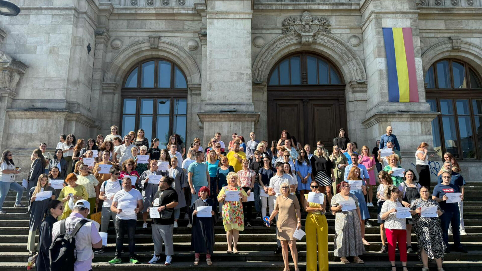 Grefierii, scoși în stradă de tăierea sporului pentru condiții vătămătoare: „Protestele de azi sunt doar începutul”