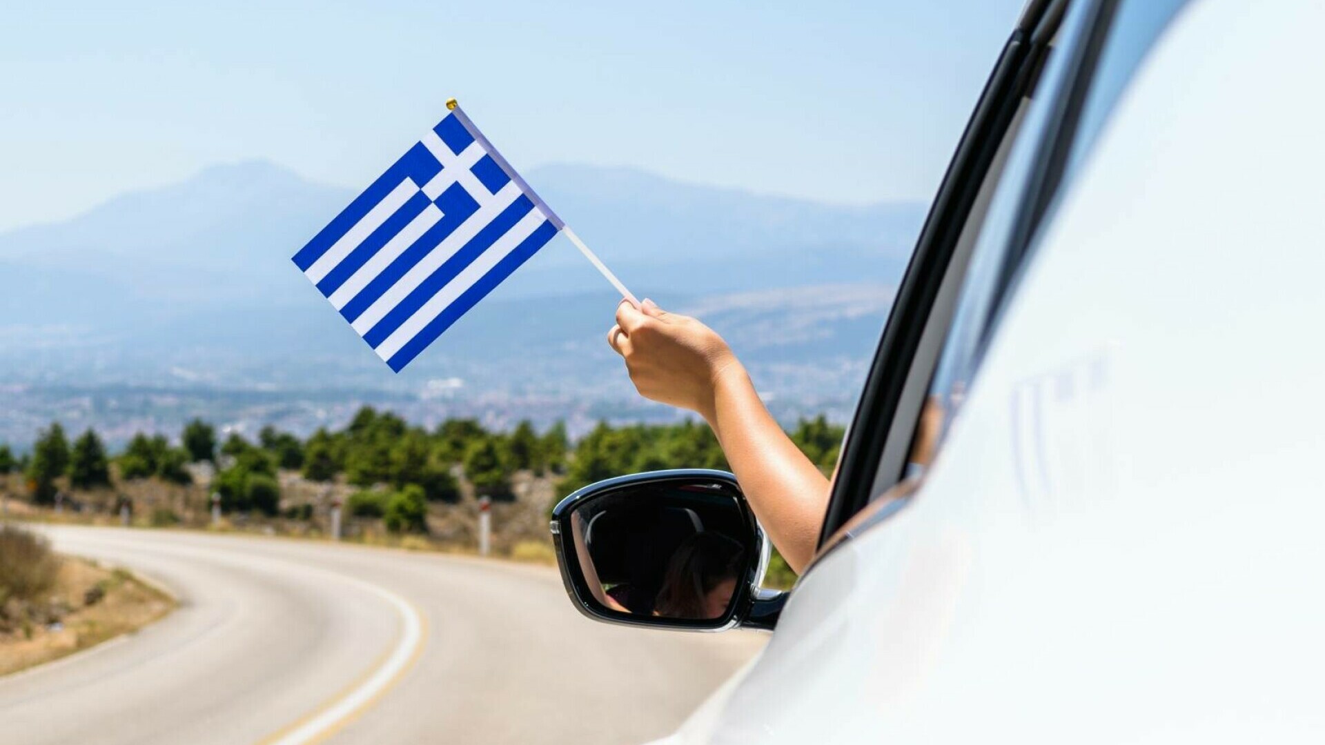 Reguli de circulație în Grecia. Ce amenzi riști dacă nu respecți indicatoarele