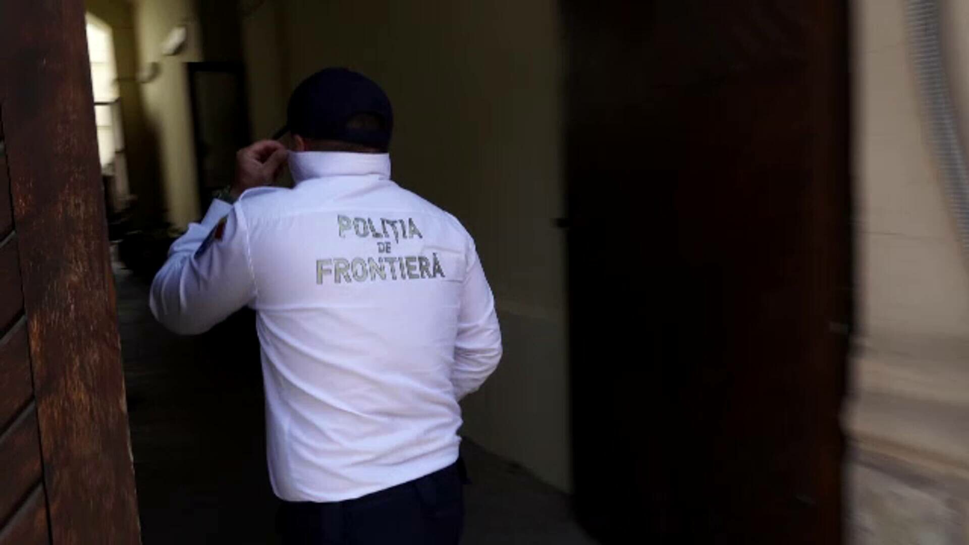 Polițiști de frontieră, ridicați pentru luare de mită și trafic de influență. Pentru ce au primit bani