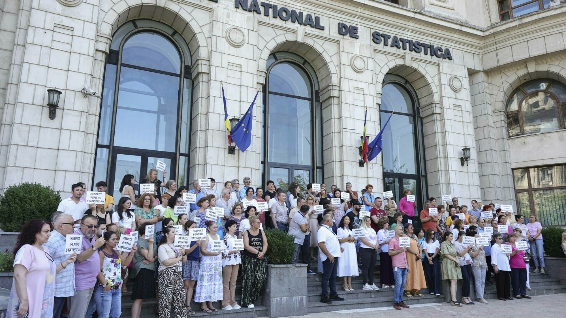 Economist, despre protestele sindicaliştilor: „Să spui că există riscul neplăţii pensiilor şi salariilor e o formă de şantaj”