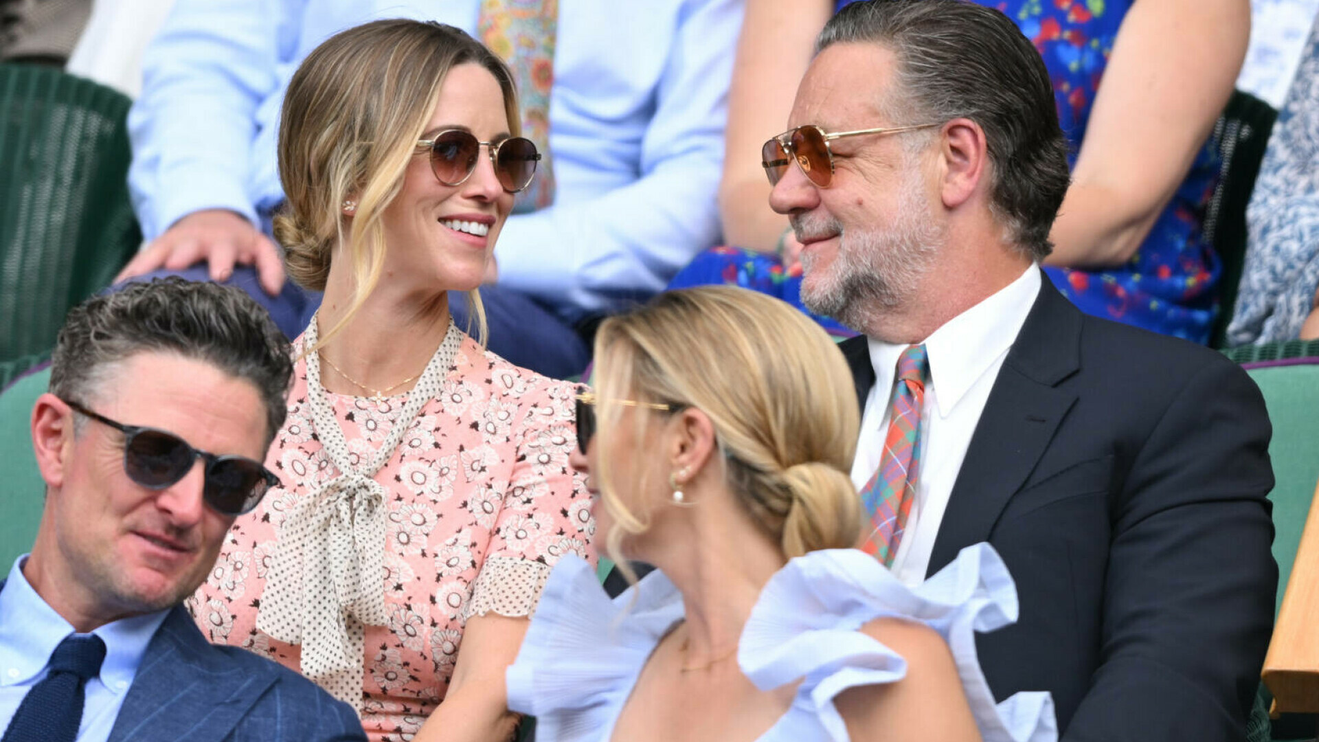 Russell Crowe, apariție elegantă la Wimbledon. Cum arată acum actorul din „Gladiatorul” după ce a slăbit. FOTO