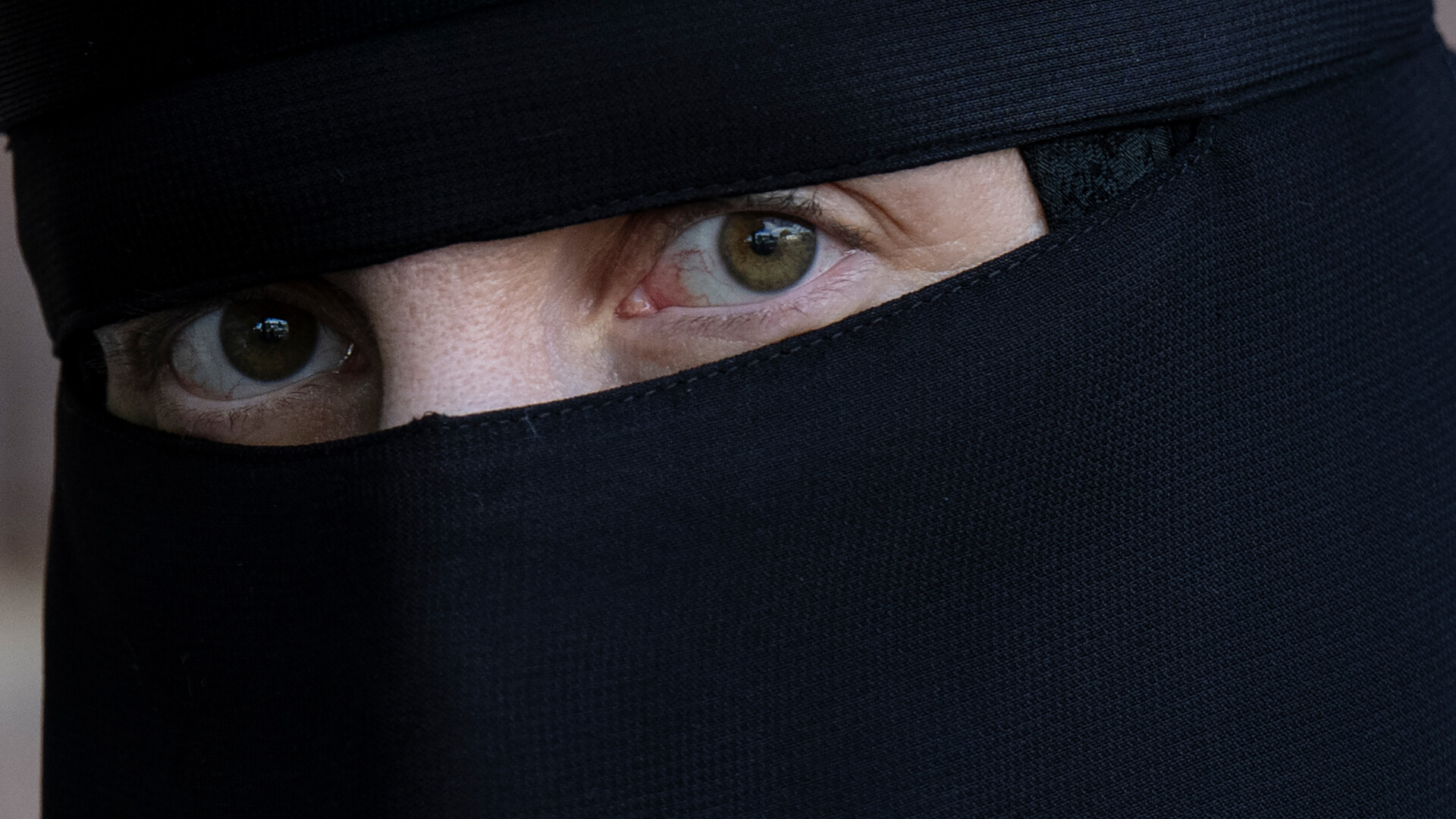 Purtarea niqabului şi burqa în public, interzisă în Kazahstan, o ţară cu populaţie majoritar musulmană