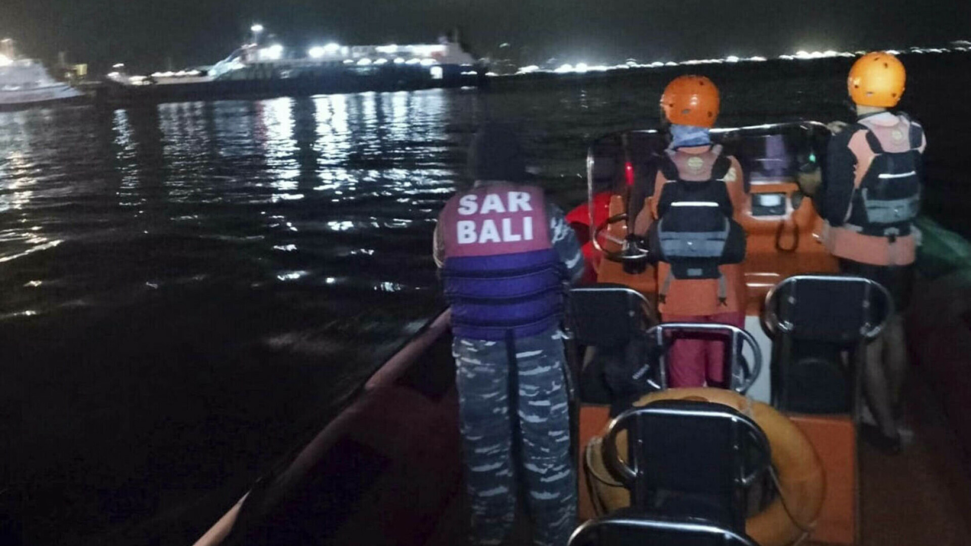 Feribot scufundat aproape de Bali. Sunt cel puțin patru morți confirmați