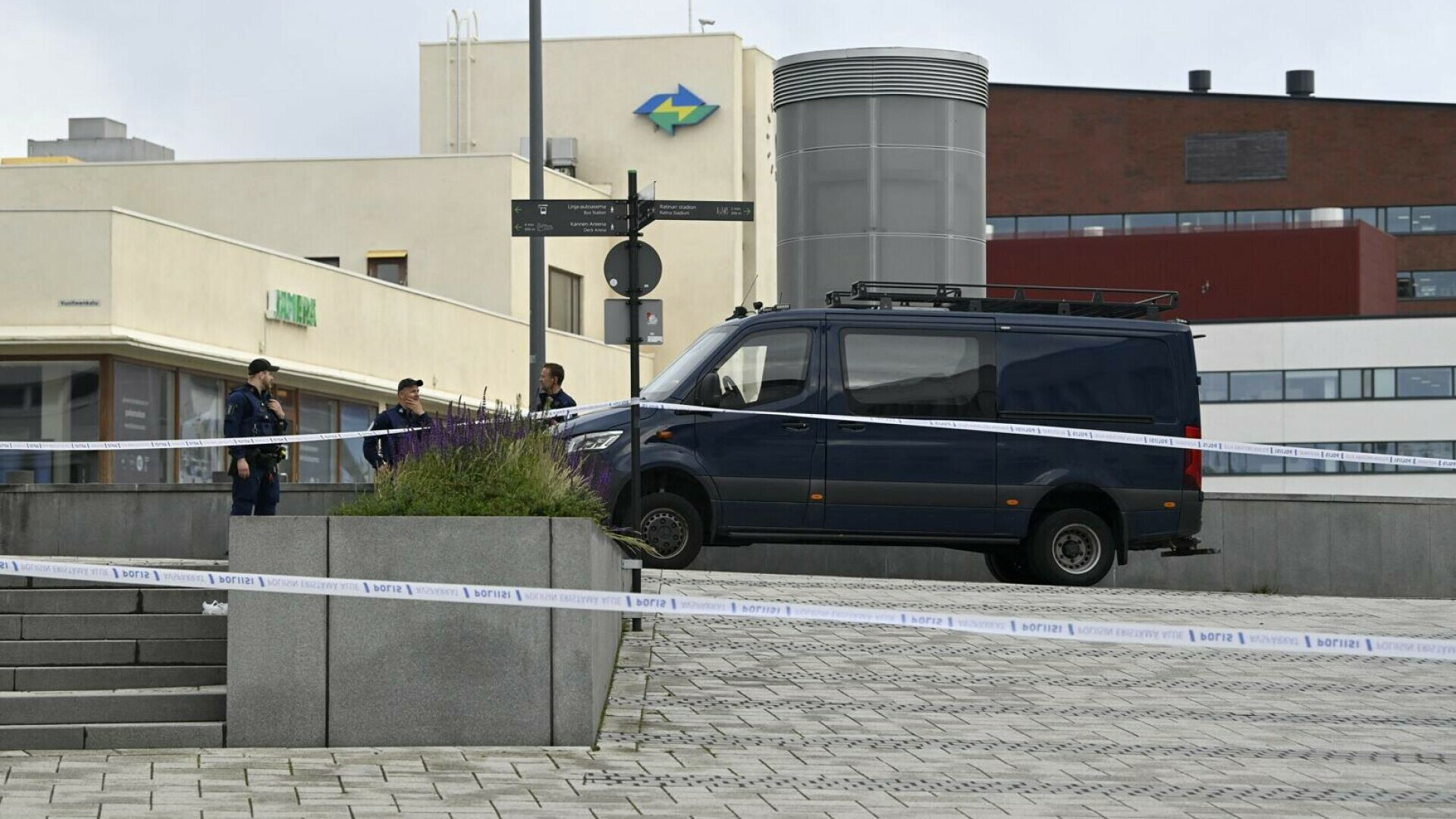 Patru persoane au fost înjunghiate în Finlanda în apropierea unui centru comercial. Un suspect, arestat