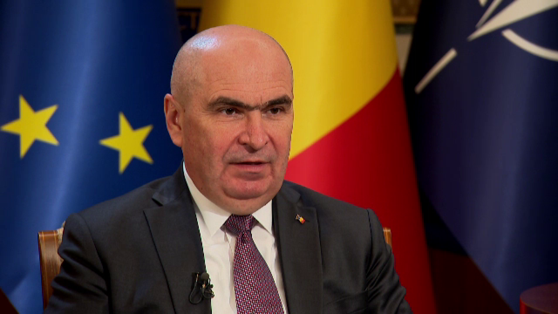 Bolojan face curat în curtea proprie. Mașinile nefolosite și sucurile la suprapreț, primele tăiate la cancelaria premierului