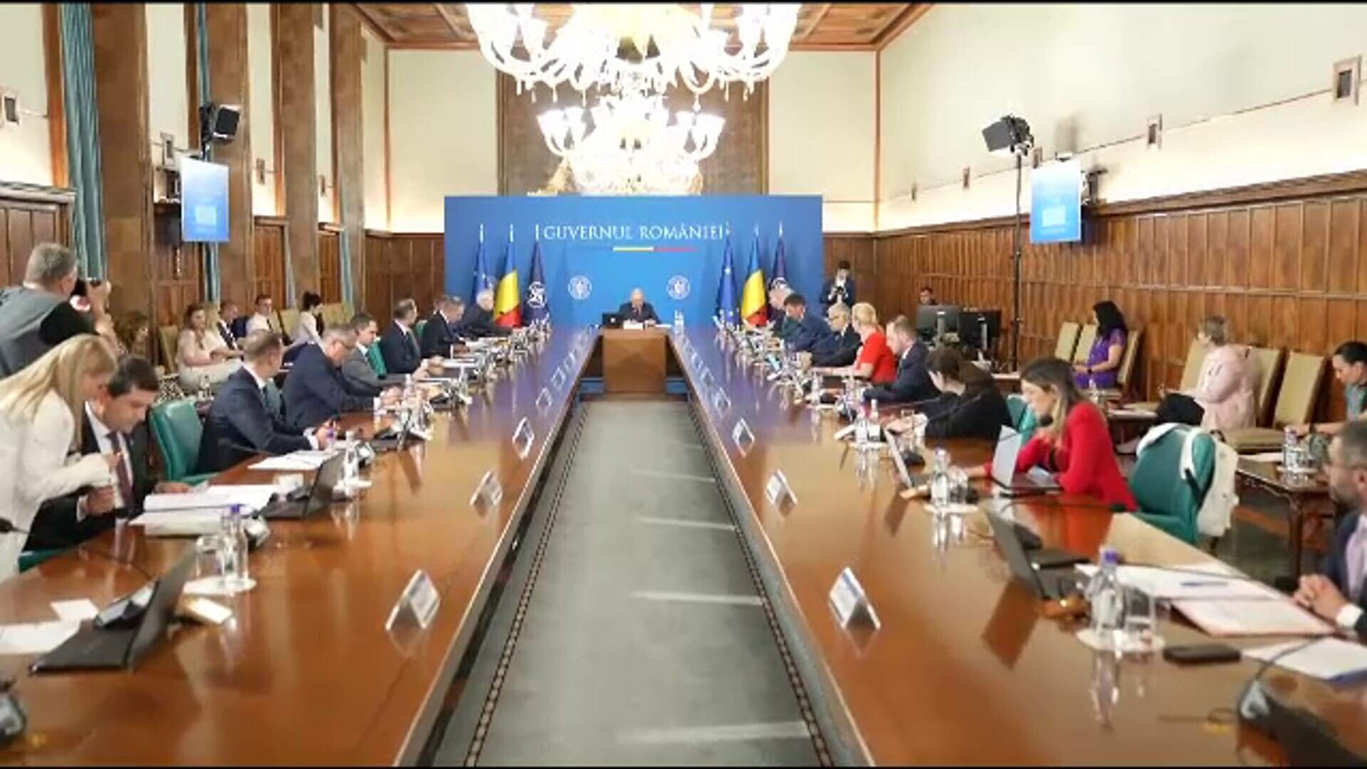 Parlamentul se reunește luni în ședință comună pentru asumarea răspunderii Guvernului pe primul pachet de măsuri fiscale