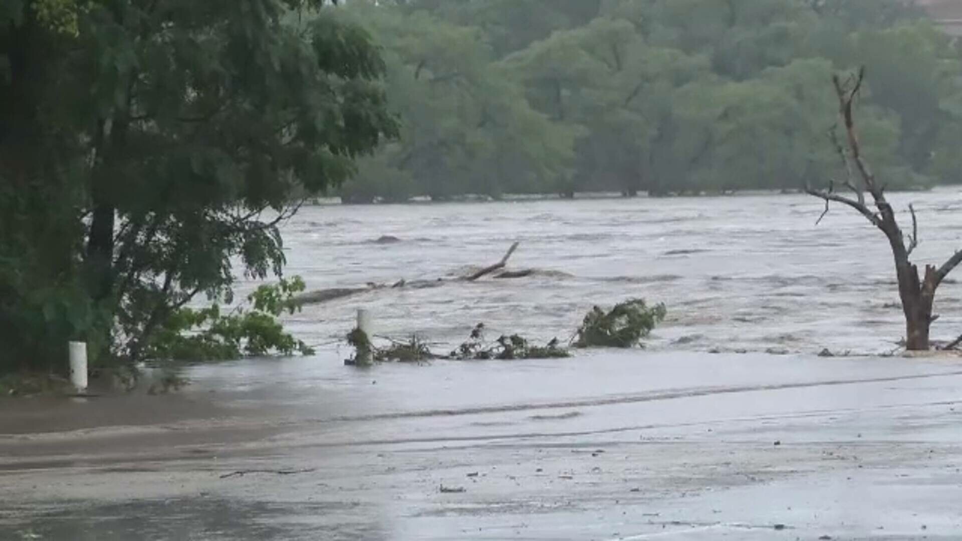 Cel puțin 13 persoane au murit și zeci sunt date dispărute, în urma unor inundații catastrofale în Texas