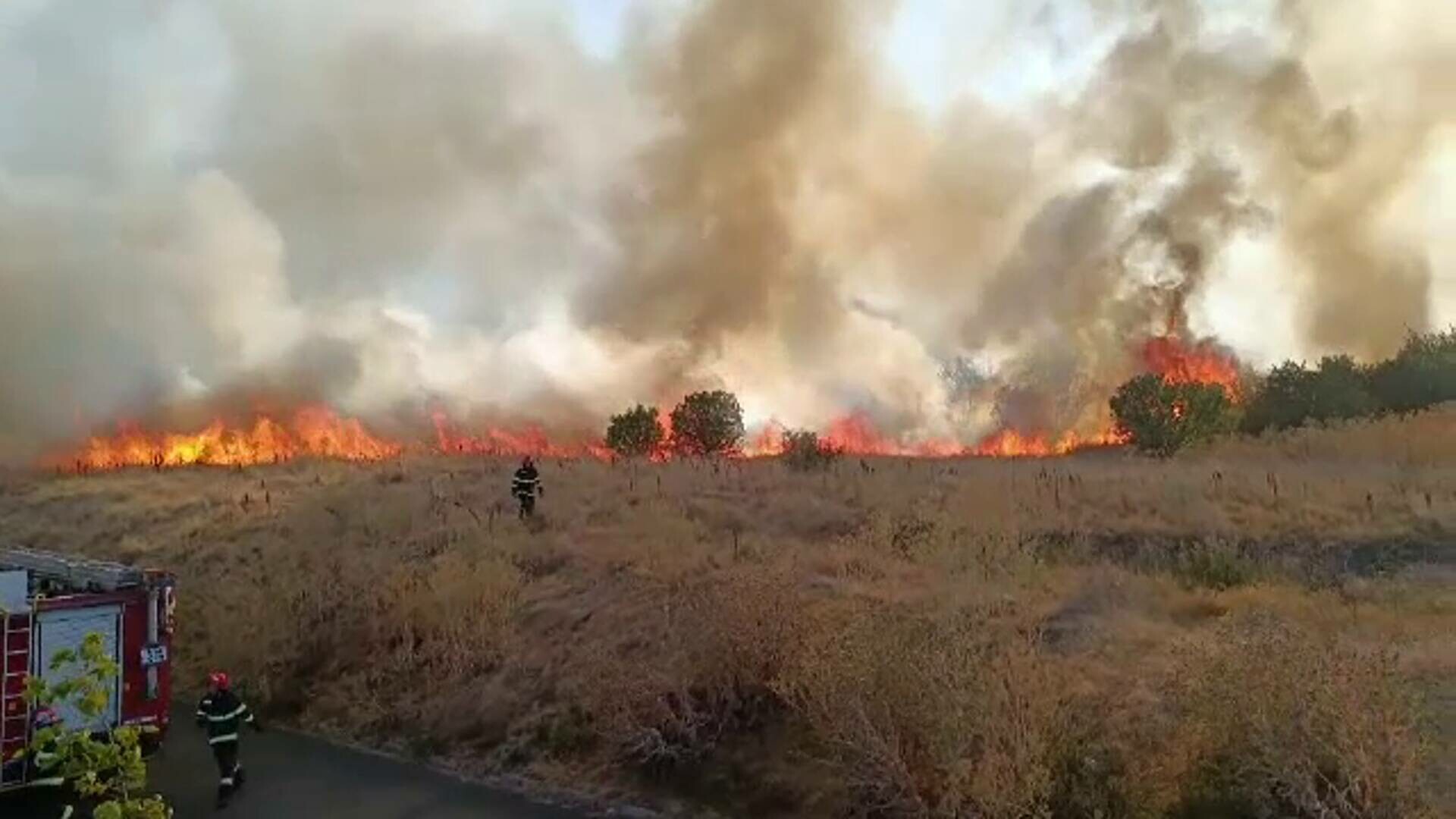 DSU: 85 de localităţi din 16 judeţe au fost afectate de vremea caniculară. Mai multe incendii au fost stinse de pompieri