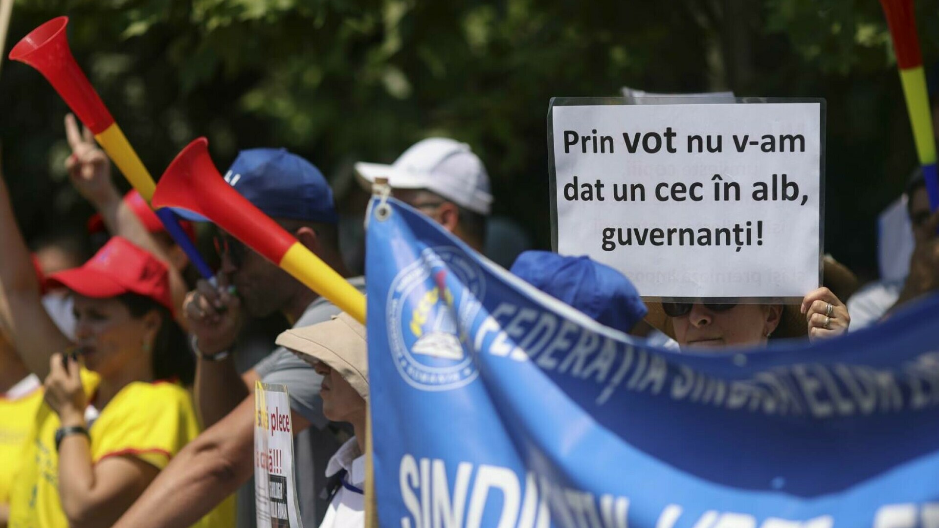 Val de proteste la Parlament. După Cartel Alfa, FNSA anunță un marș în ziua moţiunii contra Guvernului Bolojan