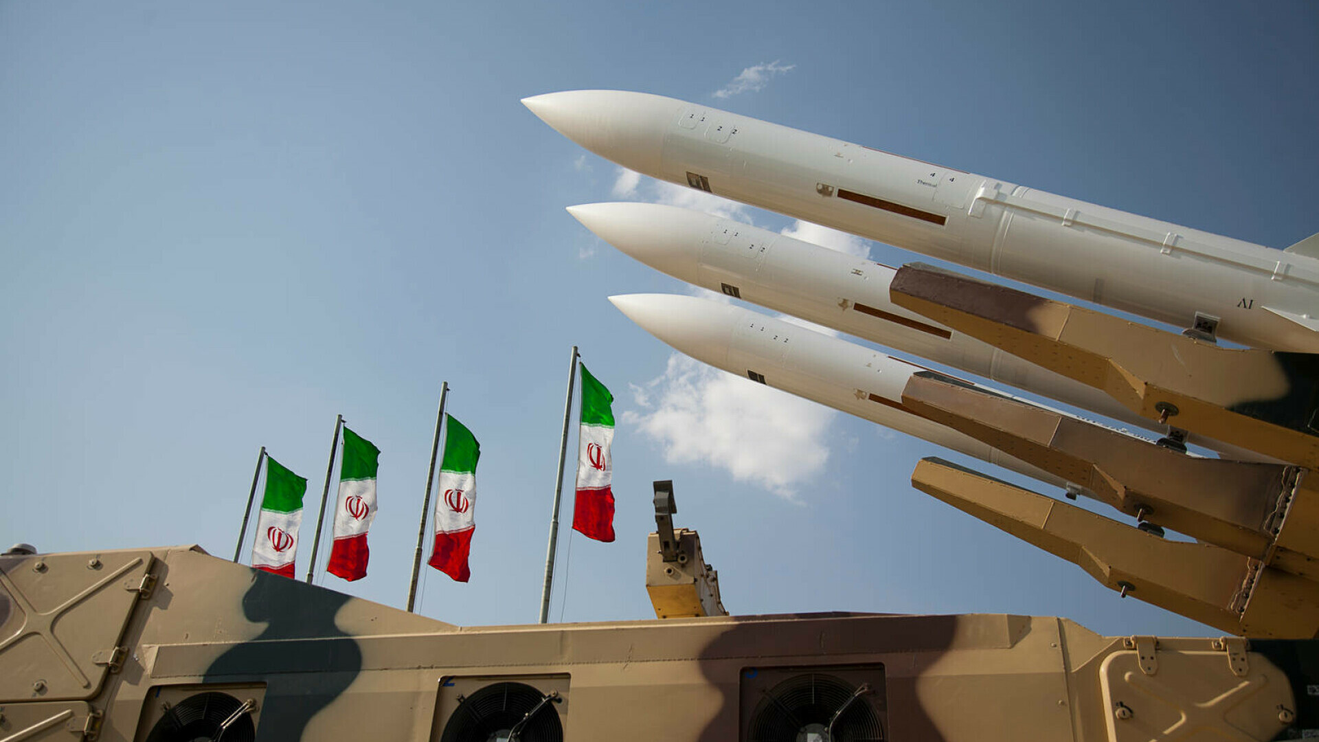 MEE: Iranul primește rachete din China, pe care le plătește în petrol. Aproape 90% din țițeiul iranian ajunge la Beijing