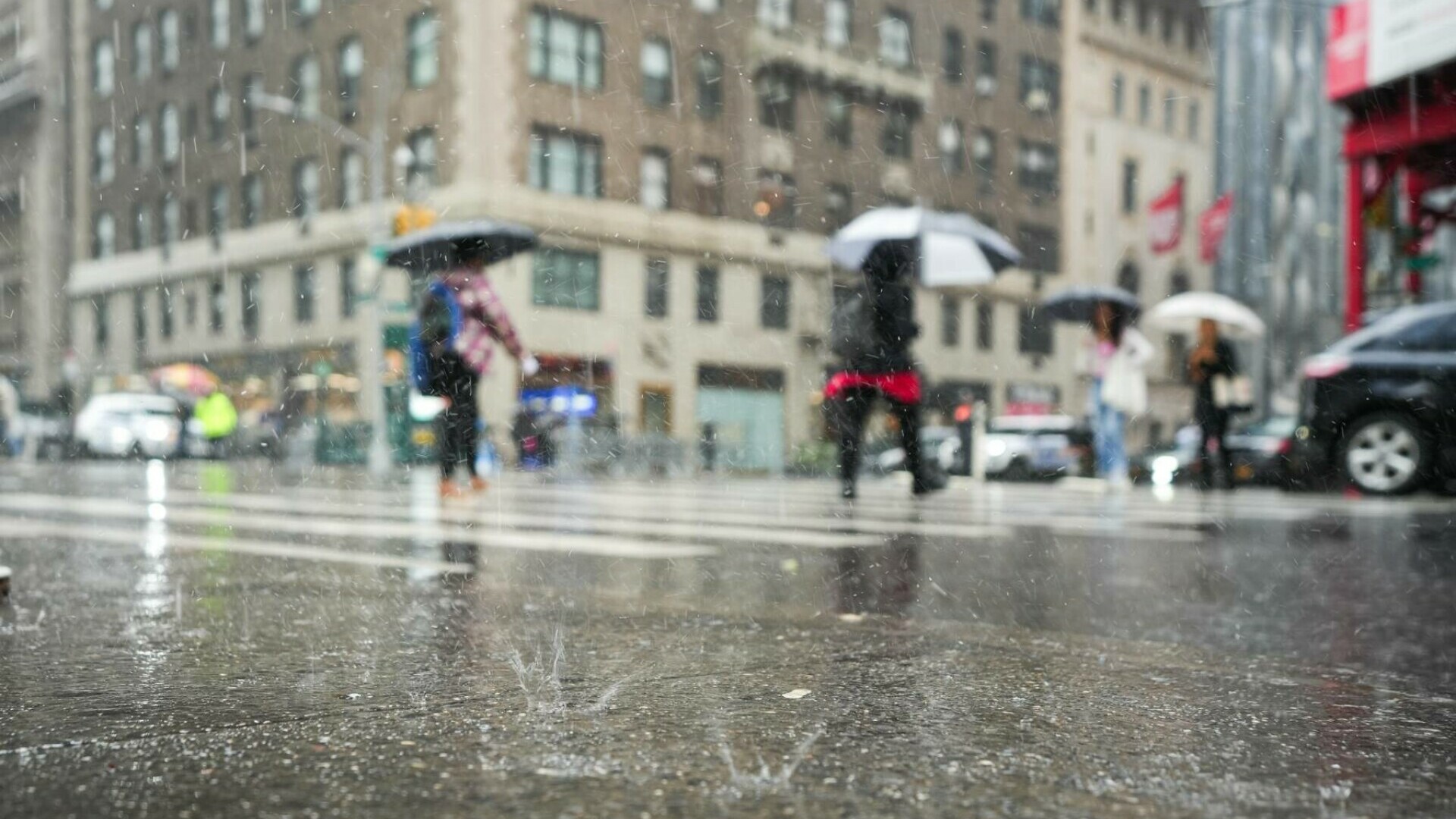 Cod Roșu de vijelii și vreme extremă. Localitățile afectate de fenomenele meteorologice puternice