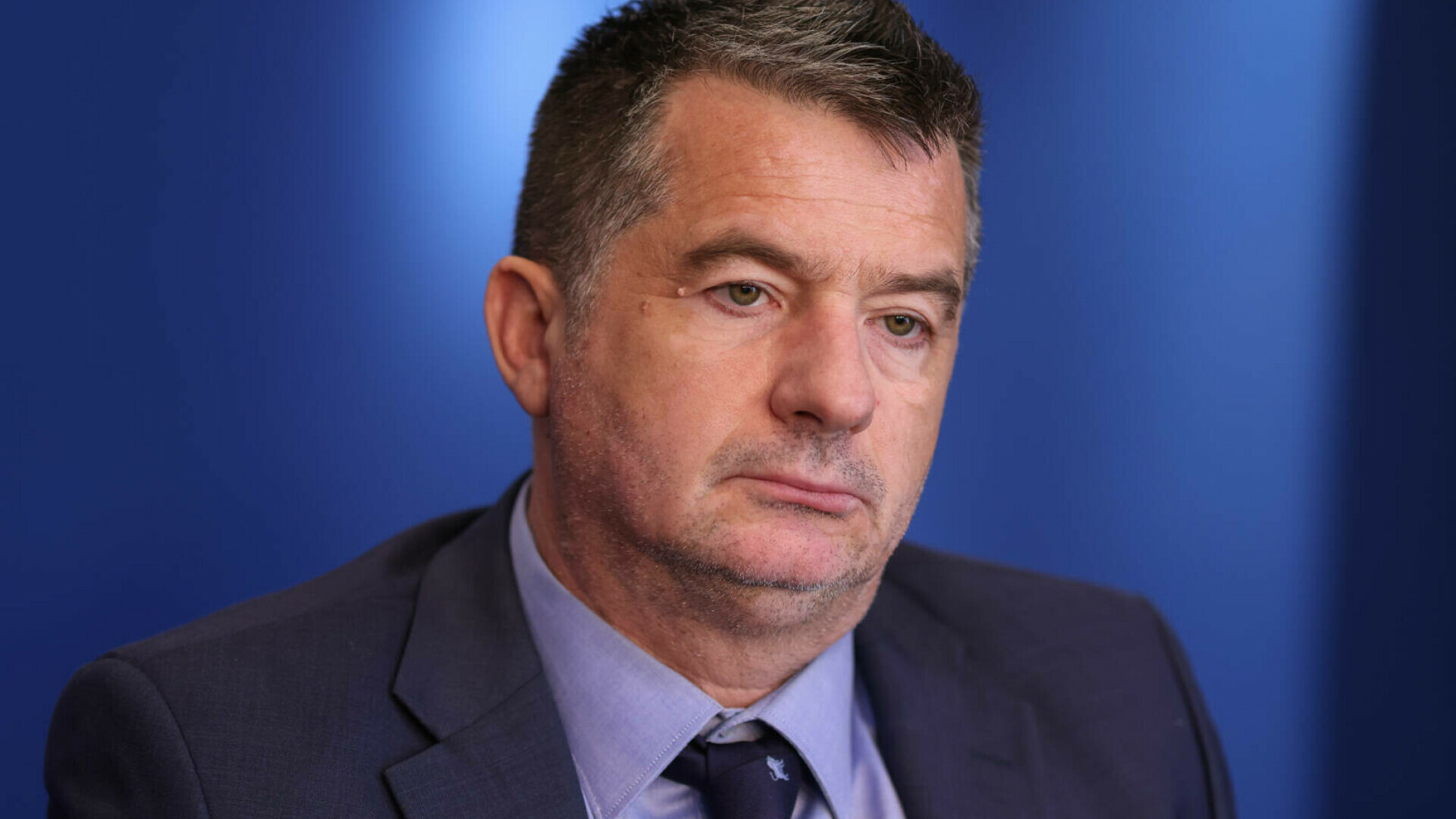 Cu cât va fi redus salariul șefului CFR Călători, care are venituri de 11.000 euro/lună. ”Trebuie să mor de foame?”