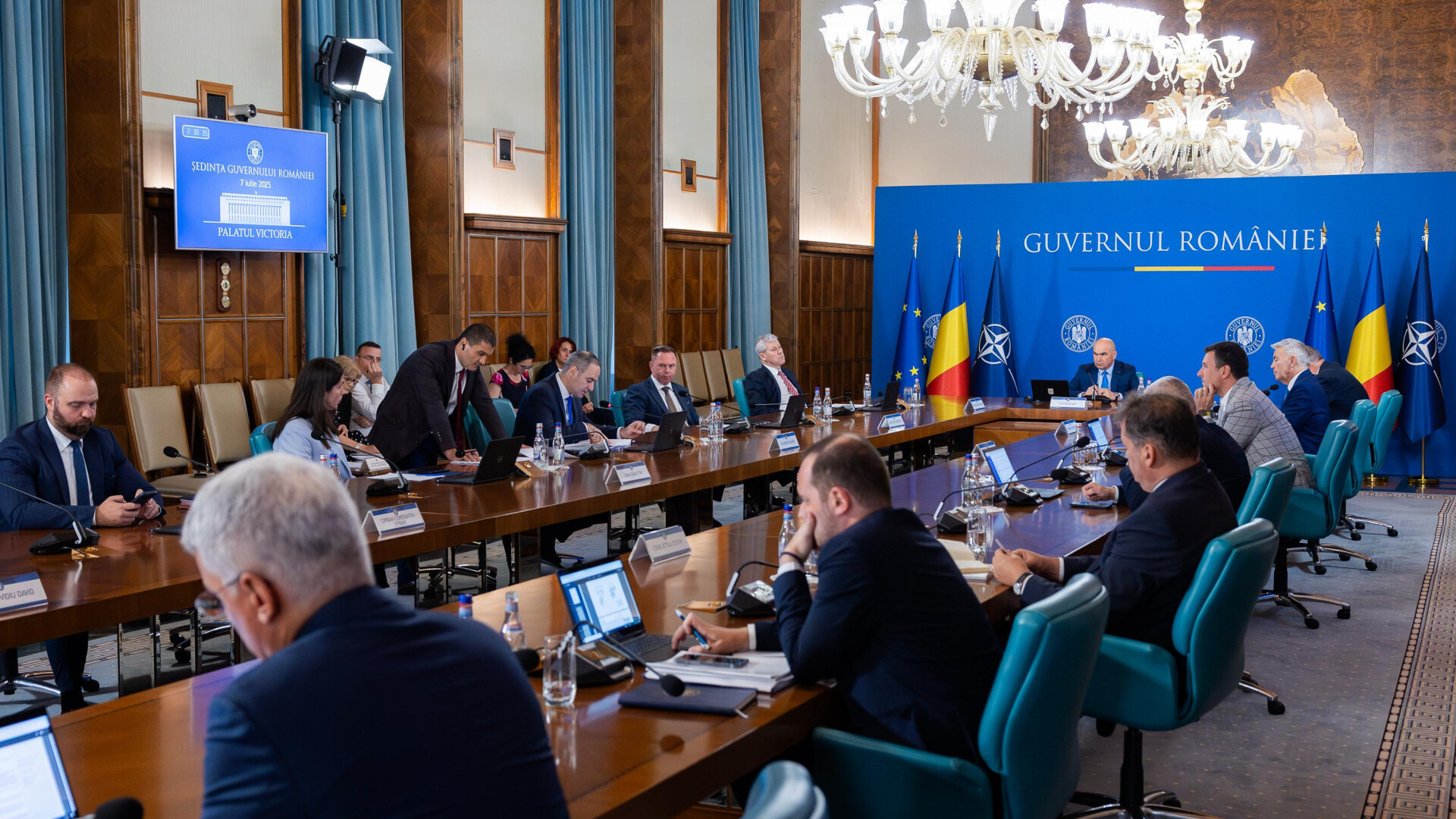 Reacția funcționarilor, după ce Bolojan a anunțat concedieri în primării: Atac direct sub pretextul unei reforme fiscale