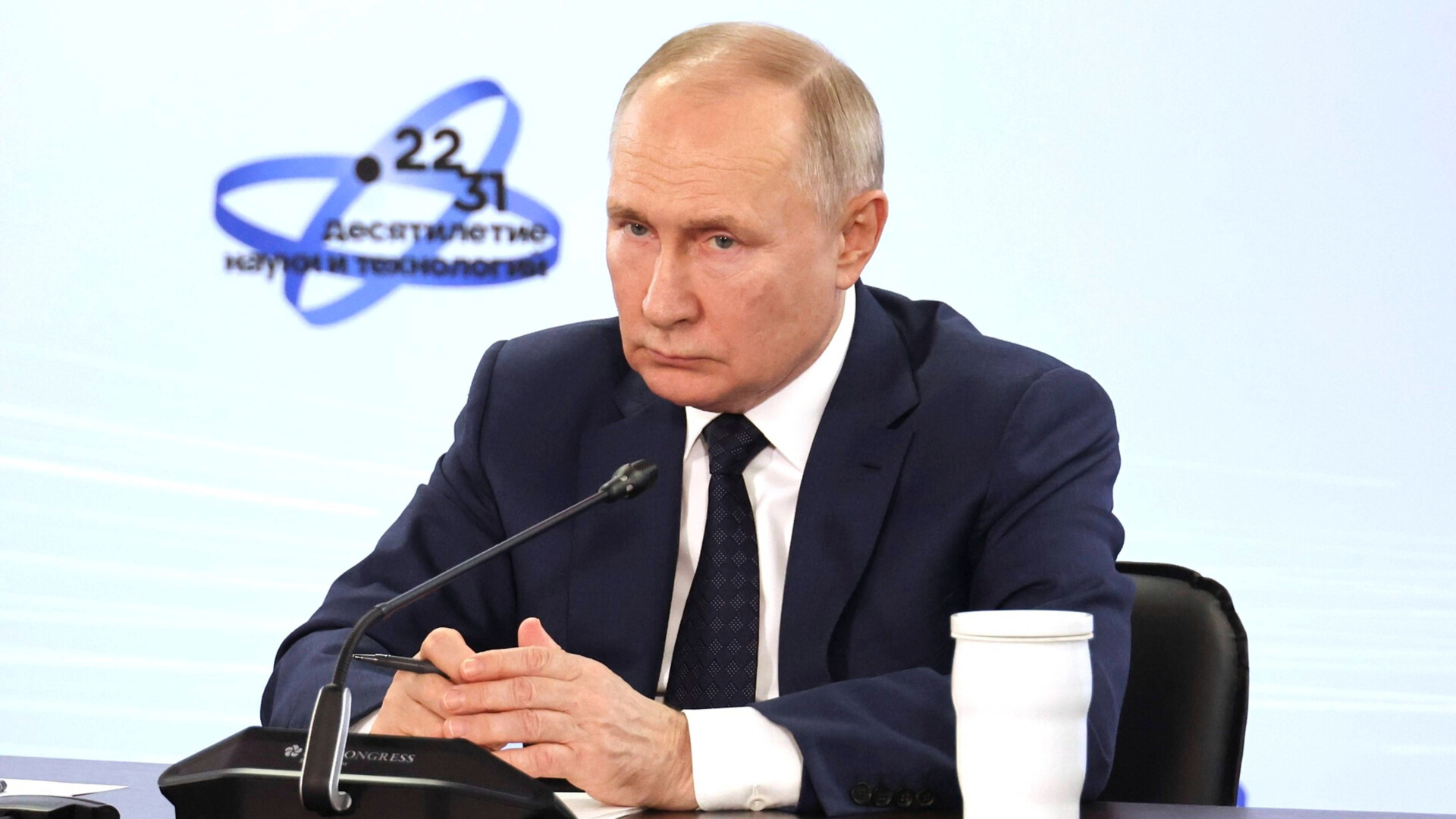 Vladimir Putin a promulgat legea care înăspreşte cenzura şi supravegherea pe internet