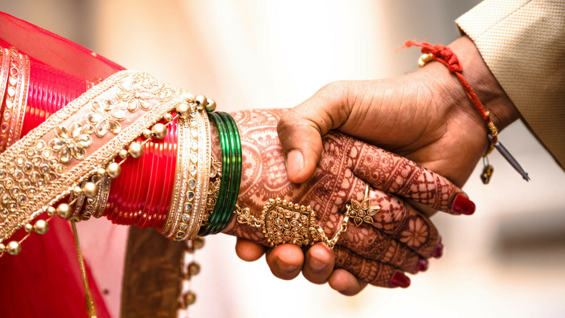 Un bunic din India a fugit cu logodnica fiului său de 15 ani și cu toată averea familiei