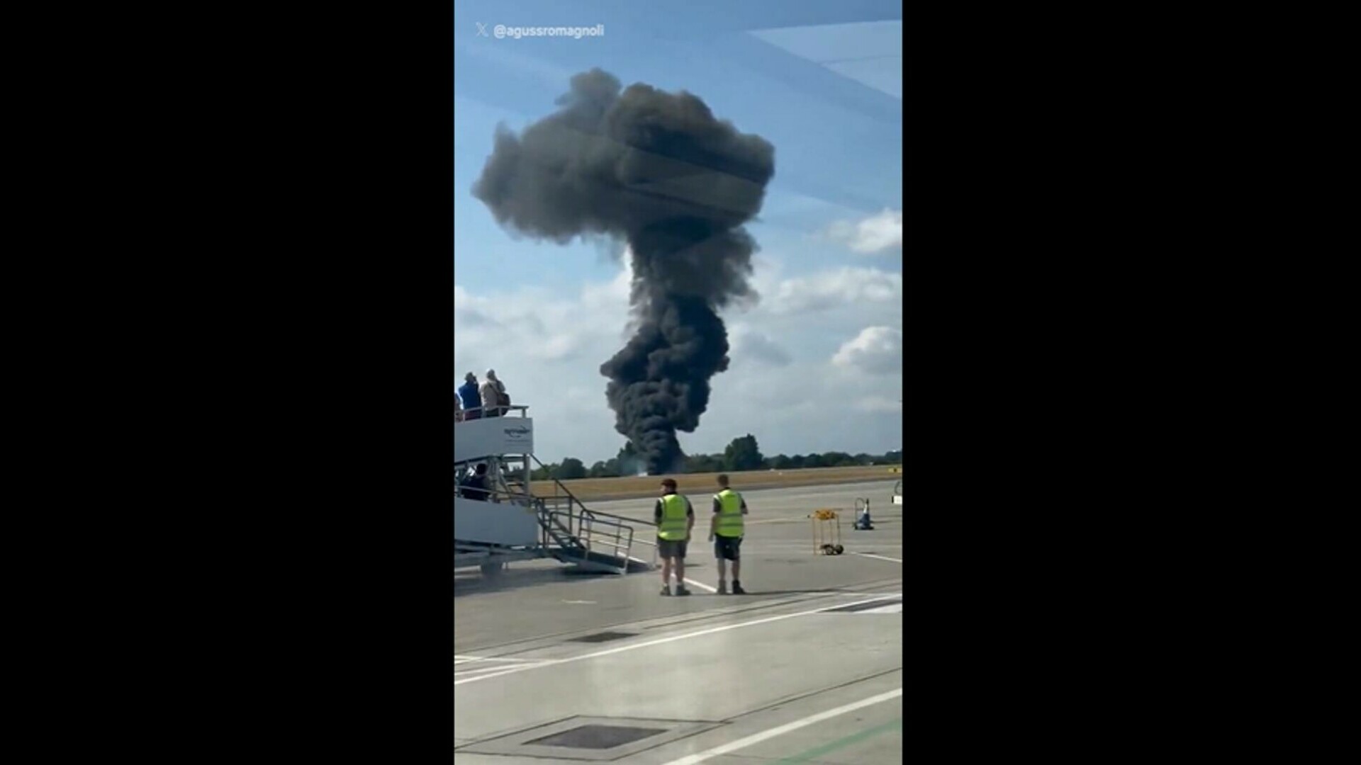 Un avion s-a prăbușit pe un aeroport din Marea Britanie. Martorii au văzut ”o minge uriașă de foc” | VIDEO