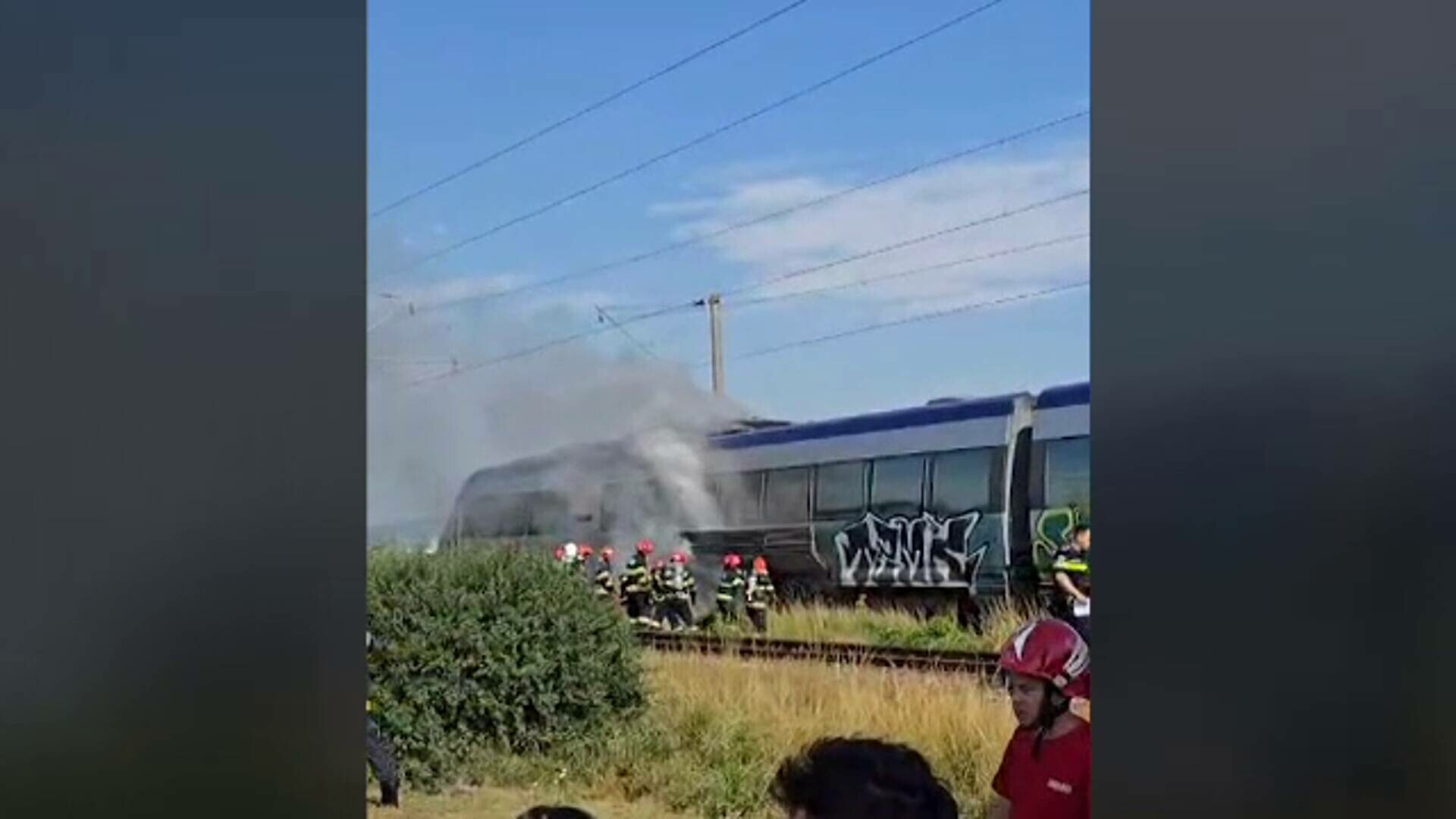 Locomotiva unui tren a luat foc în Pașcani. Zeci de copii și adulți evacuați
