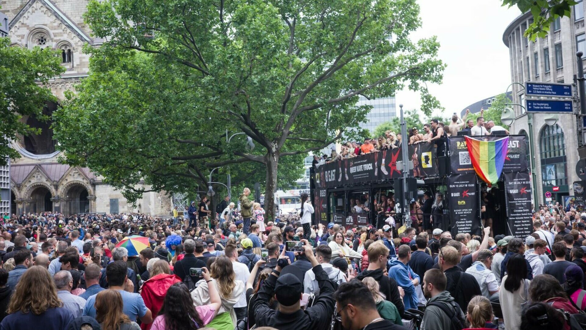 Cel puțin 13 persoane, în stare critică după festivalul techno „Rave the Planet” din Berlin