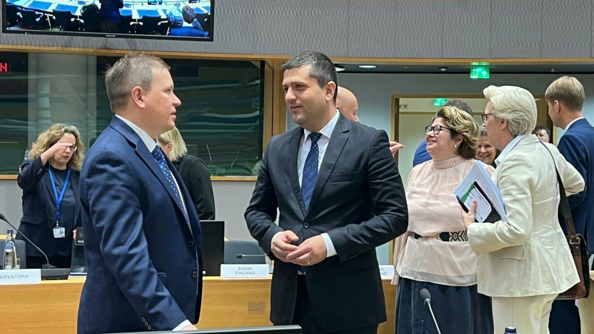 Ministrul Economiei, despre tarifele impuse UE de Trump: România nu stă pe margine. Are voce