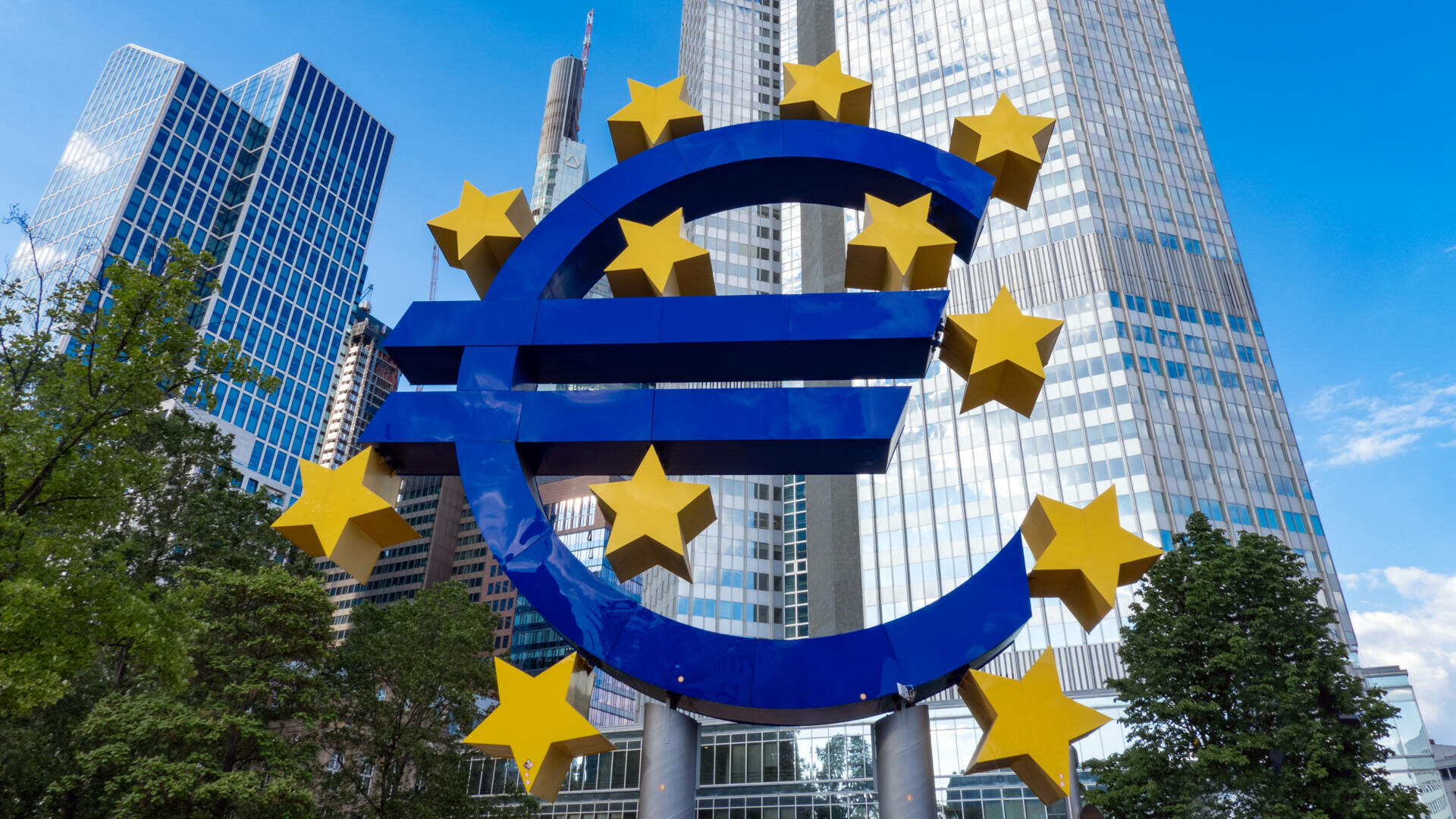 BCE schimbă bancnotele euro. Cine le va proiecta și când vor circula pe piață