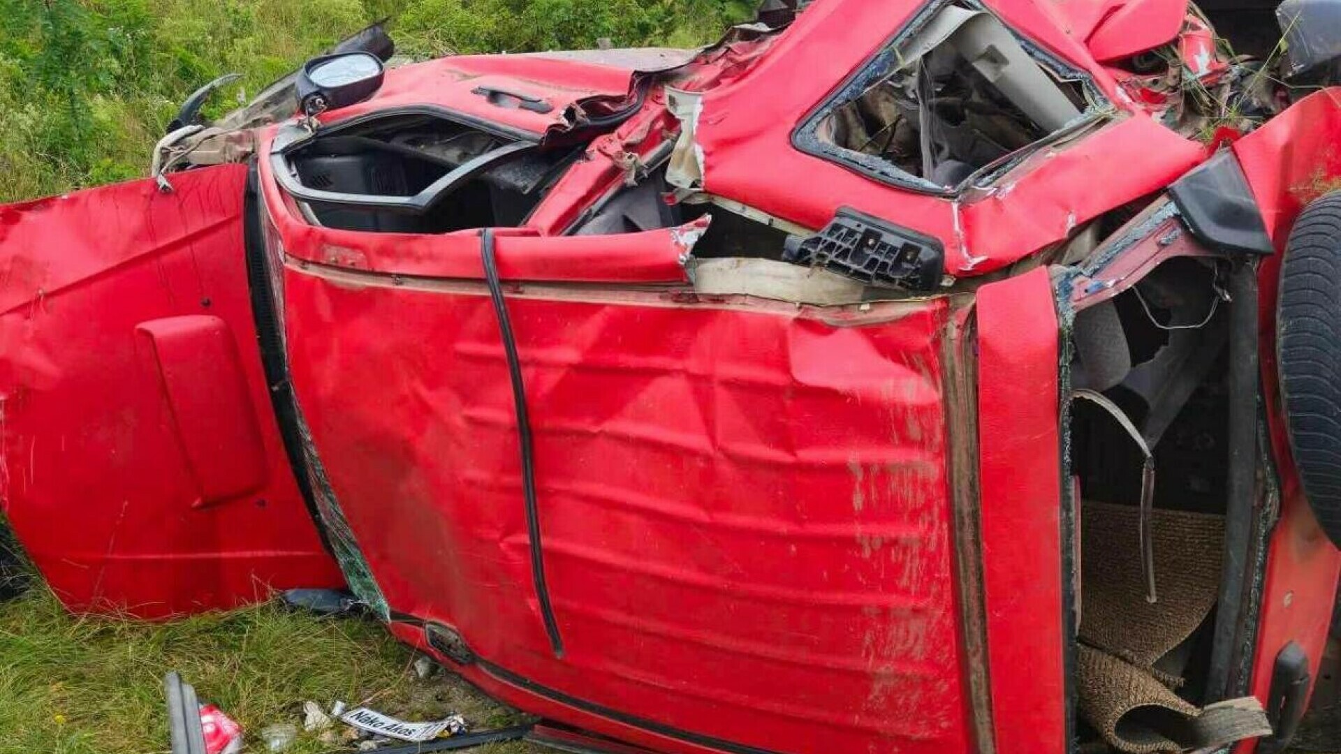 Accident feroviar mortal, în Harghita. Un băiat de 15 ani a murit după ce mașina în care se afla a fost lovită de tren