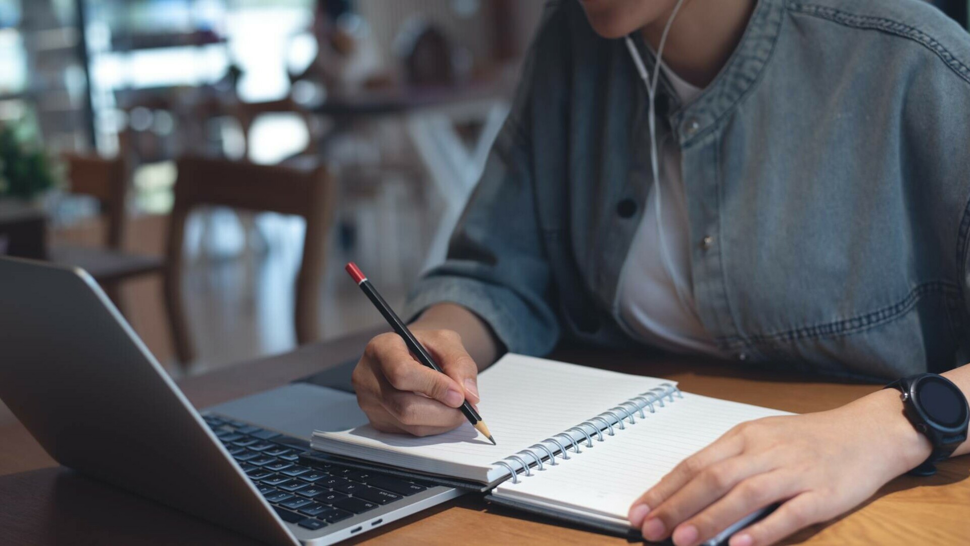Un elev a fost dat afară din casă de părinți după ce a luat o notă prea mică la examene. Ce a urmat