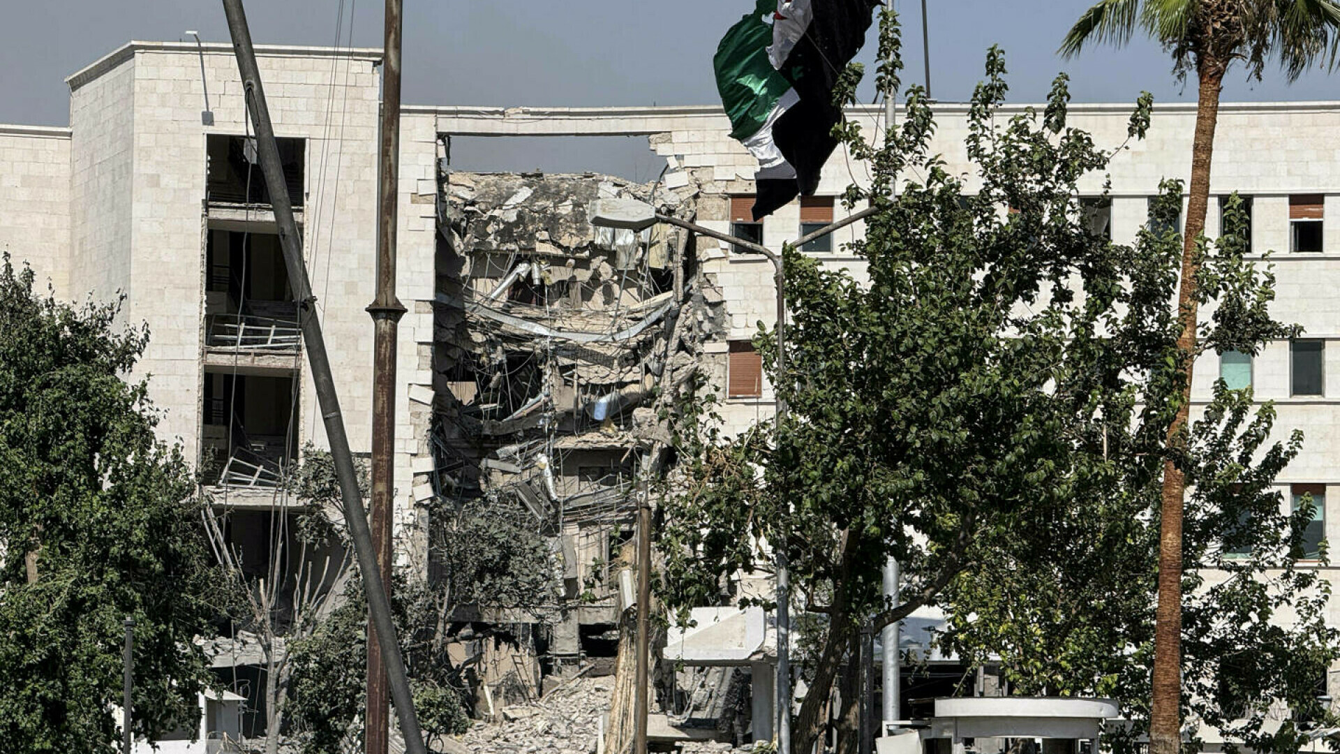 Israel a bombardat ținte din centrul Damascului. Cel puţin un mort şi 18 răniţi în urma atacului