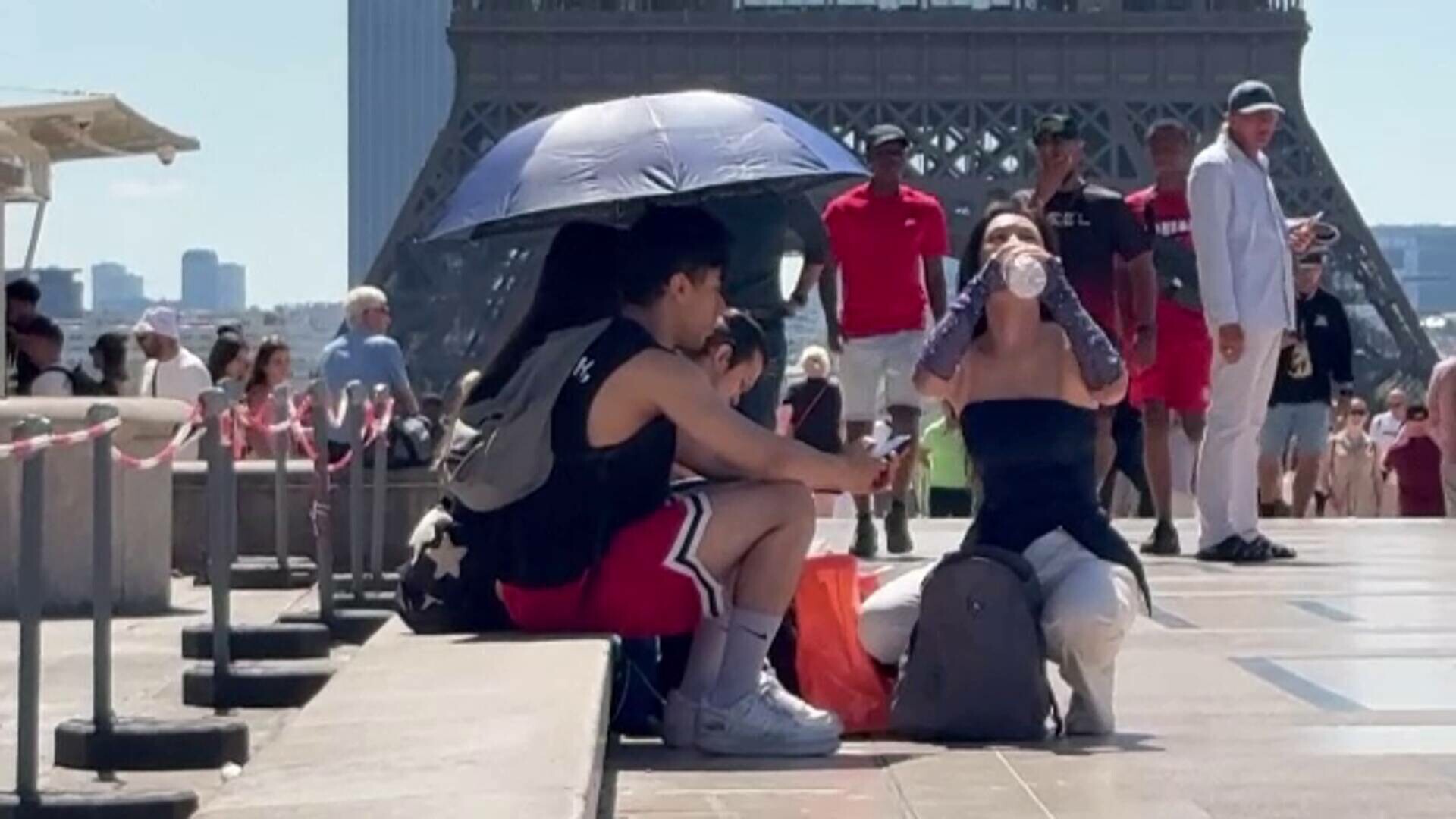 Austeritate și în Franța: „Întreaga națiune să muncească mai mult”. Iubitori de zile libere plătite, oamenii se revoltă