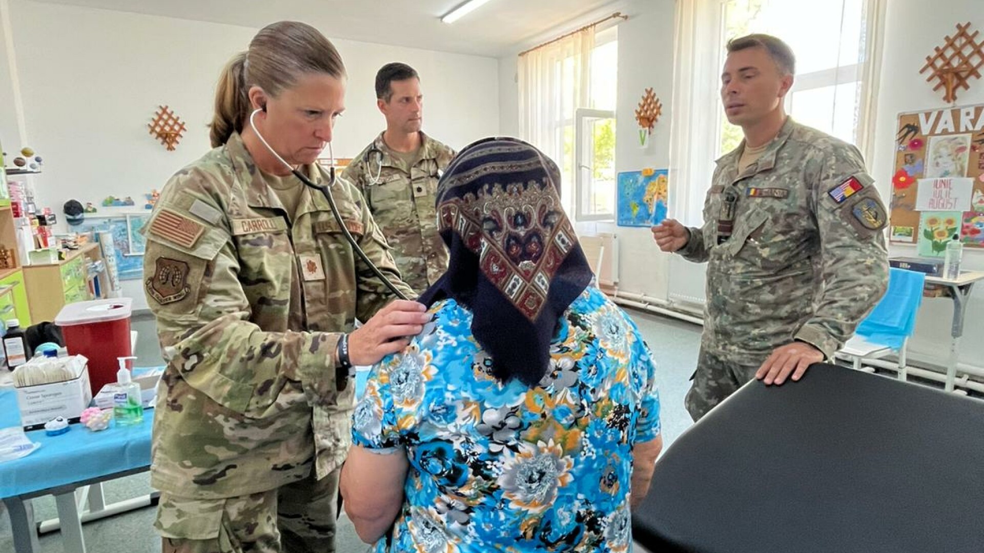 Motivul pentru care medicii militari americani au făcut analize românilor din două comune tulcene | FOTO