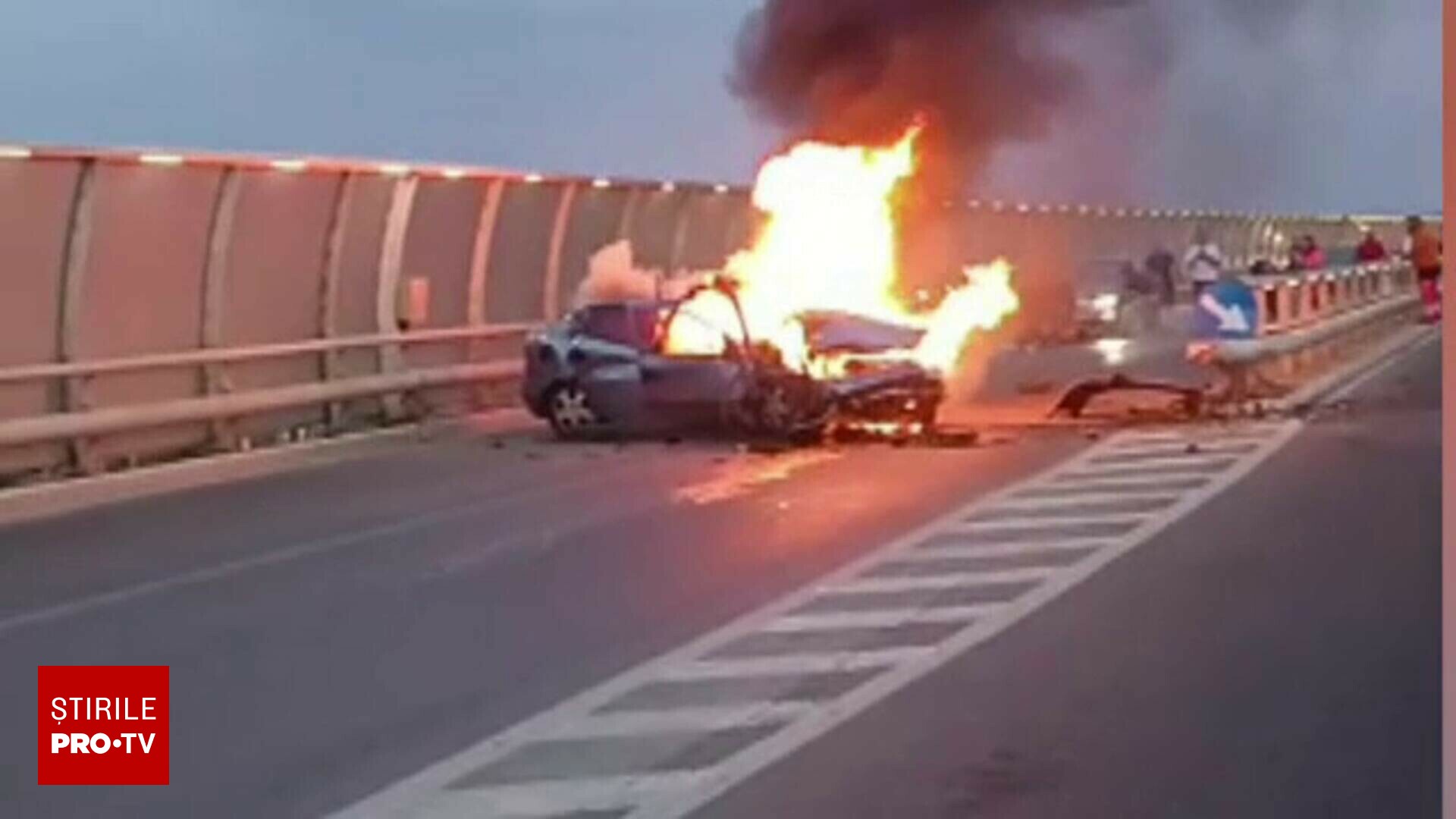 Un șofer de 26 de ani din Constanța a ajuns la spital în stare gravă, după ce a produs un accident, iar mașina i-a luat foc