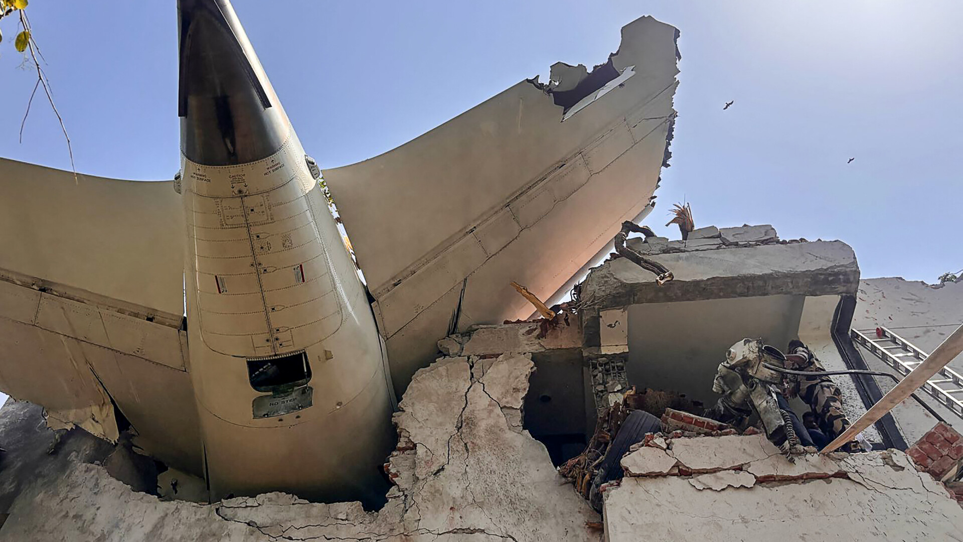 Înregistrările din cabina Air India indică un posibil vinovat al catastrofei. Ce au discutat piloții înainte de prăbușire