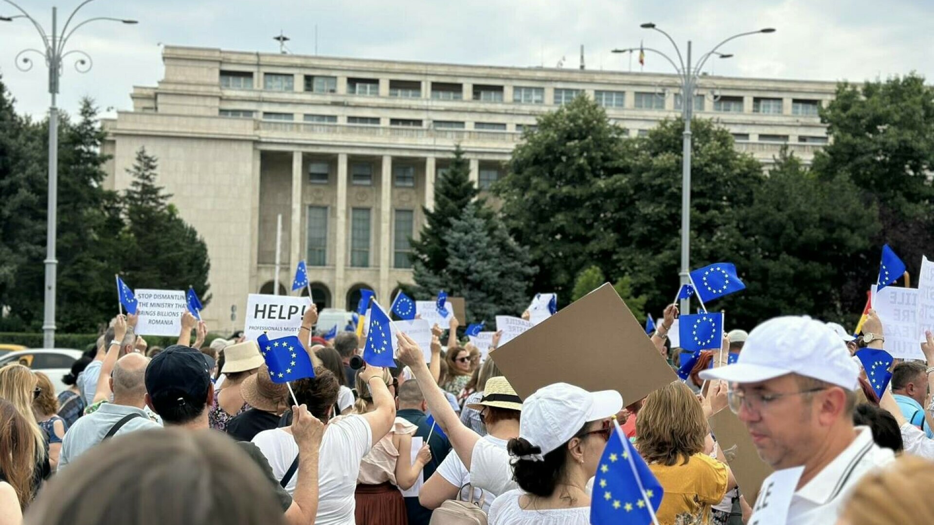 Salariații din casele judeţene de pensii protestează joi față de măsurile de austeritate ale Guvernului