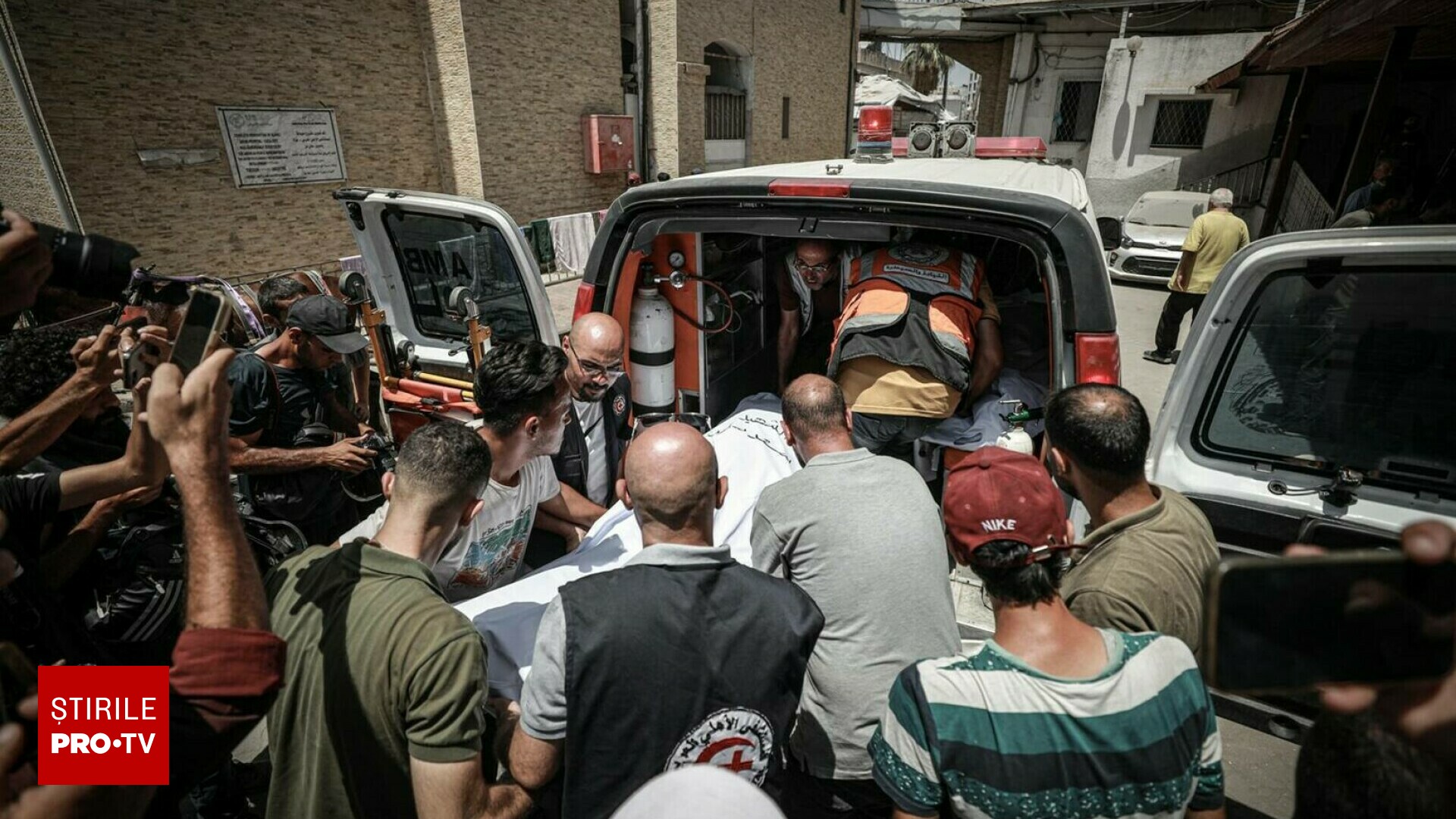 Israel califică bombardarea bisericii catolice din Gaza în care trei oameni au murit drept o eroare: „Regretăm profund”